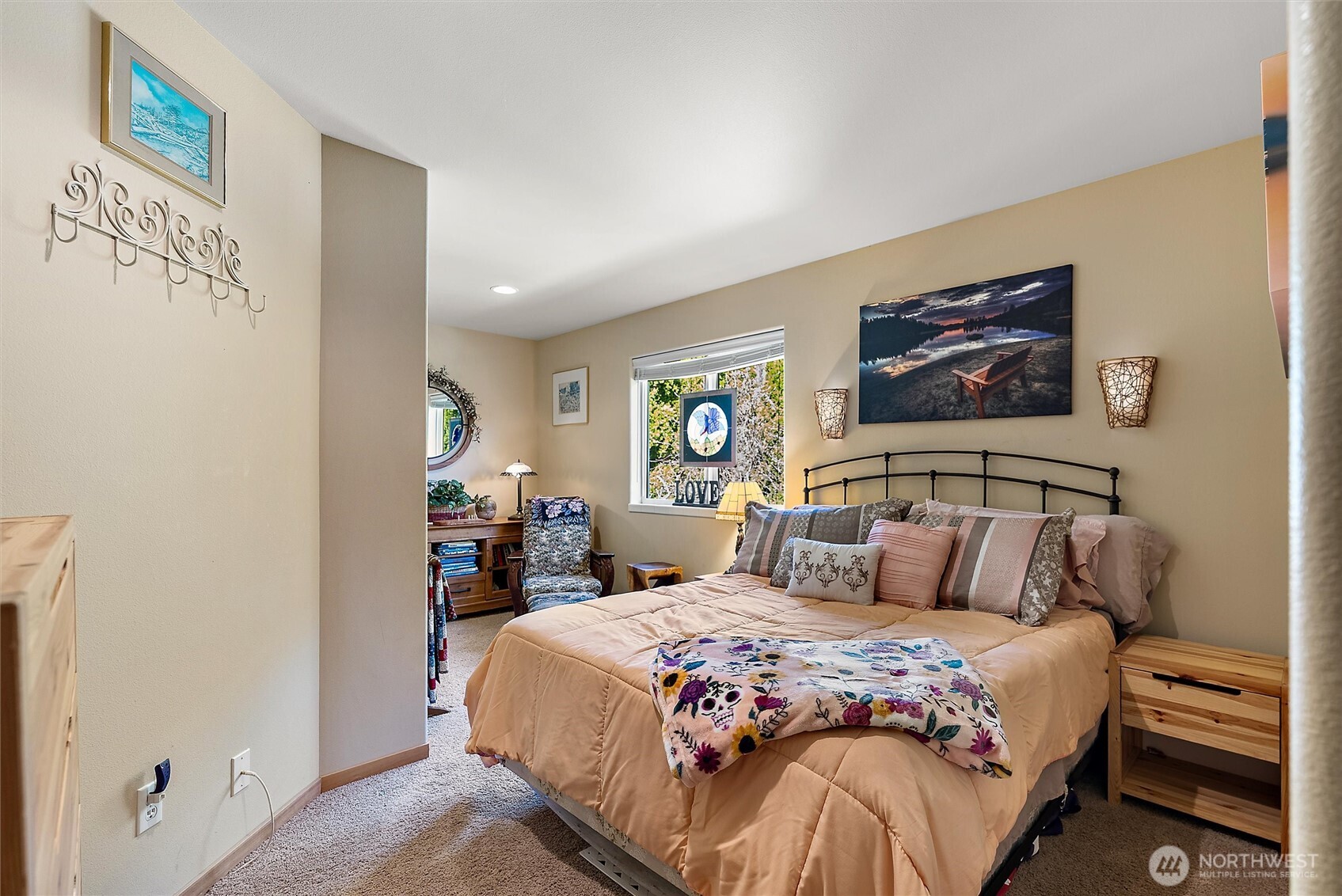 upper level, Bonus room/ office cont... different angle