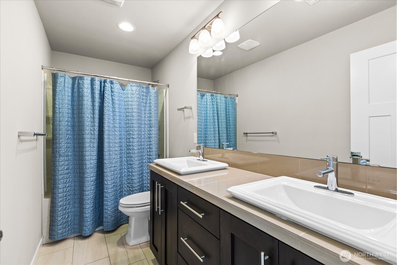 Upper level main bath with tiled flooring