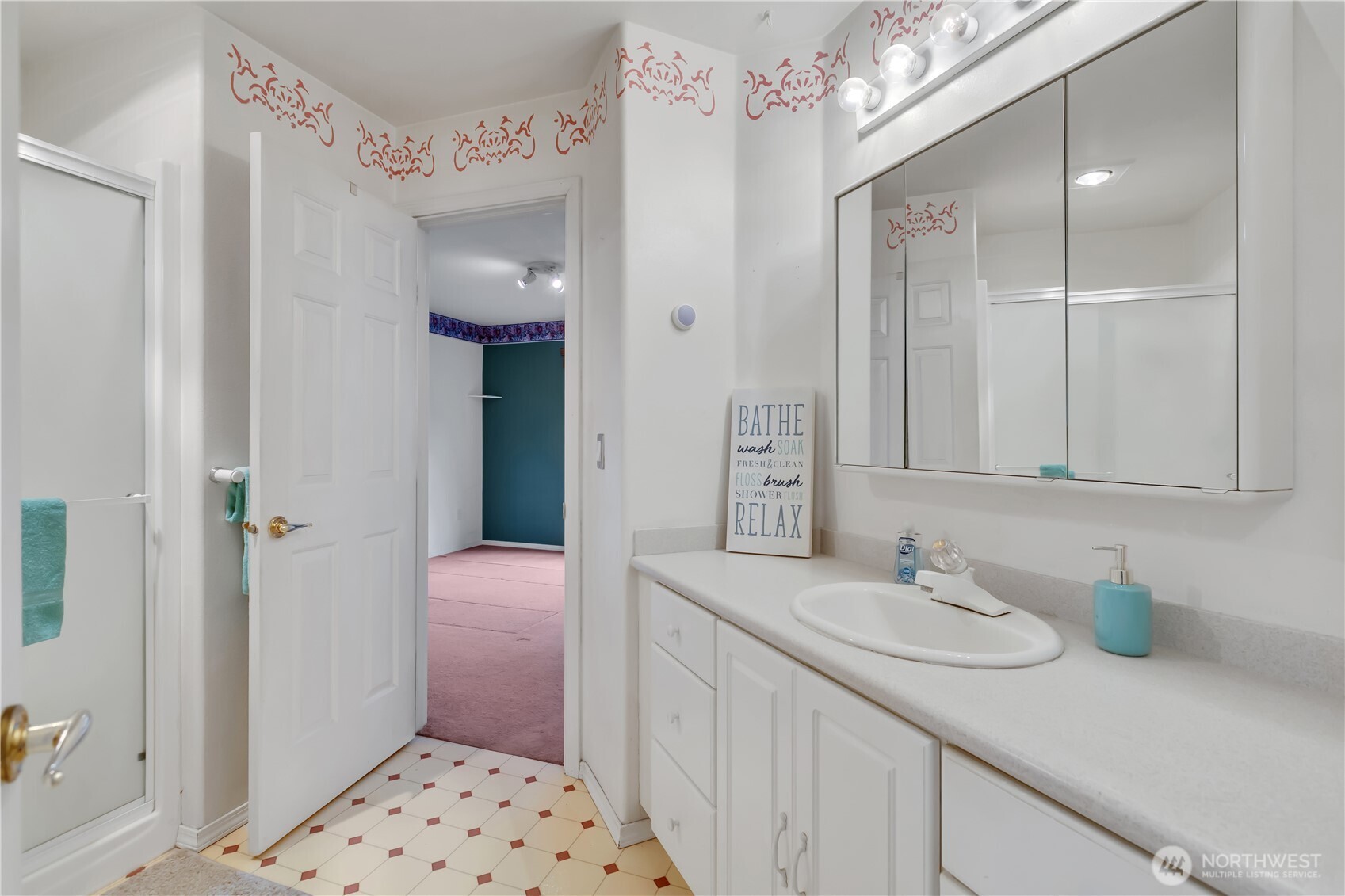 Main floor 3/4 bathroom