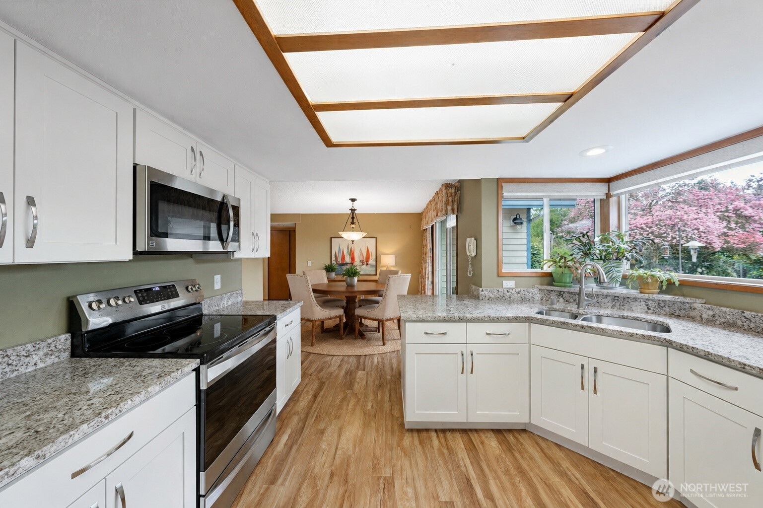 Kitchen with (Virtualy Staged Dinning Area.)