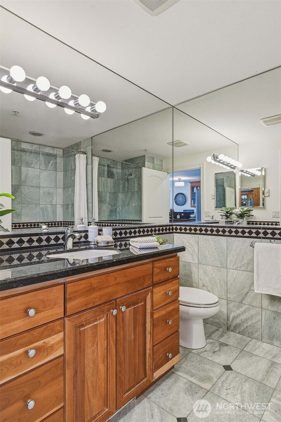 Main Level-Full Bath