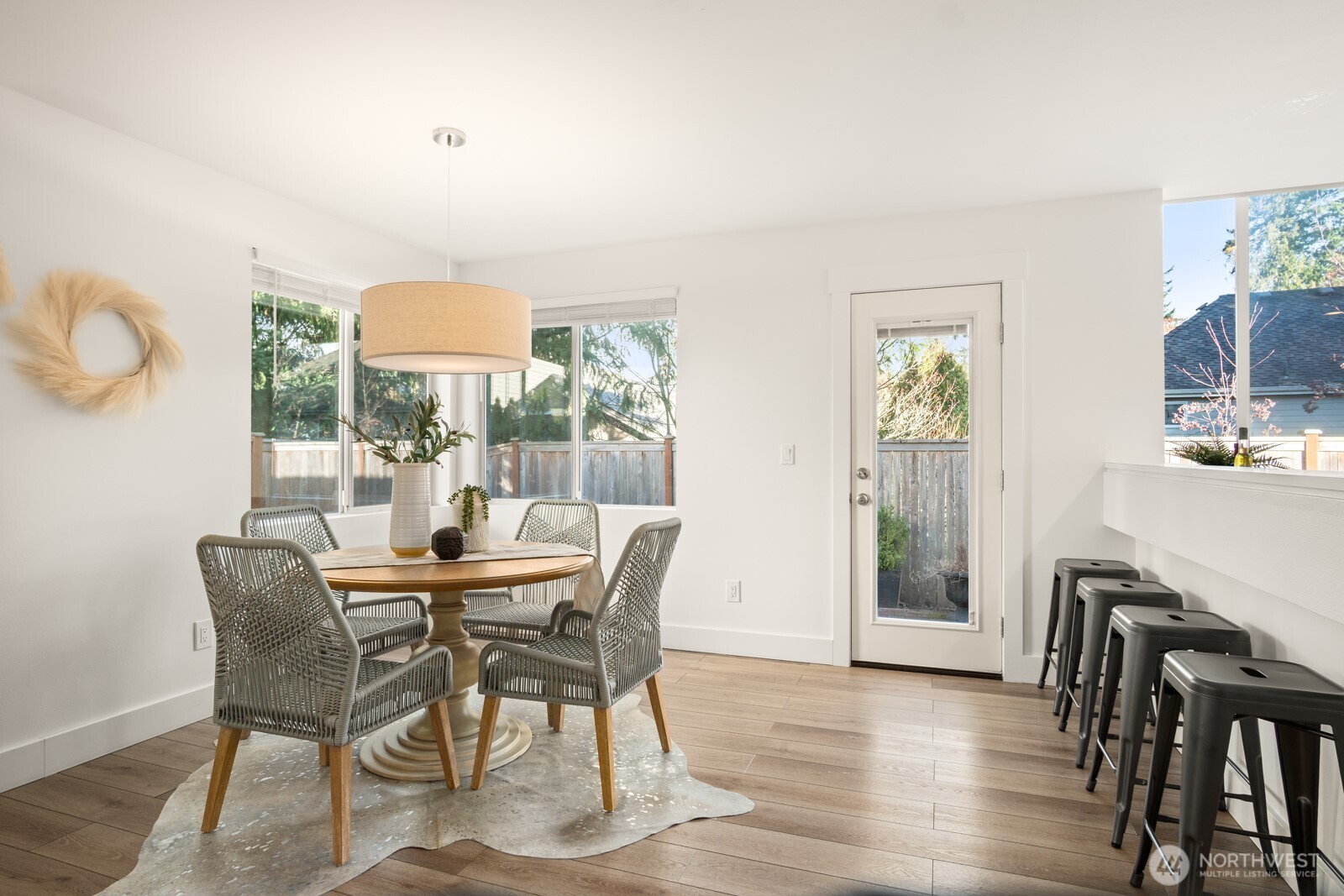 Eating area off kitchen