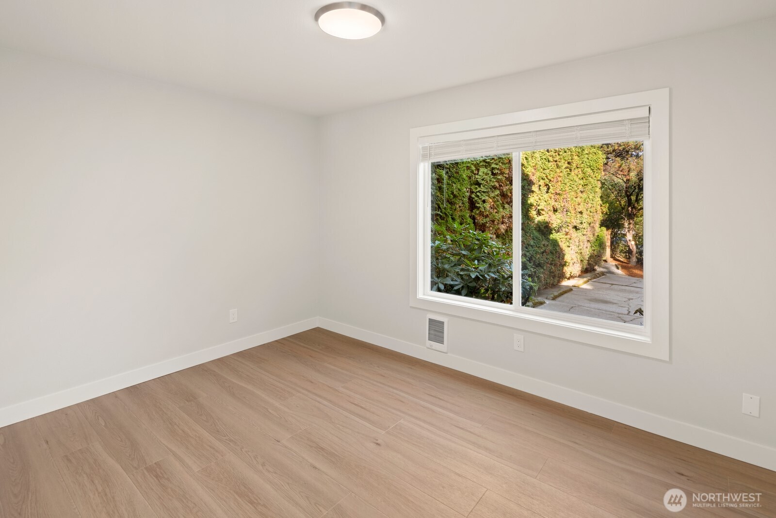 UNIT B - Primary bedroom