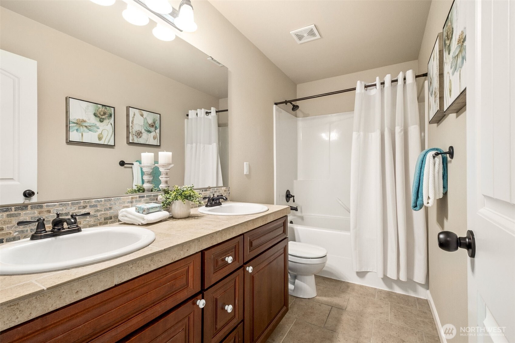 Upper level hall bathroom