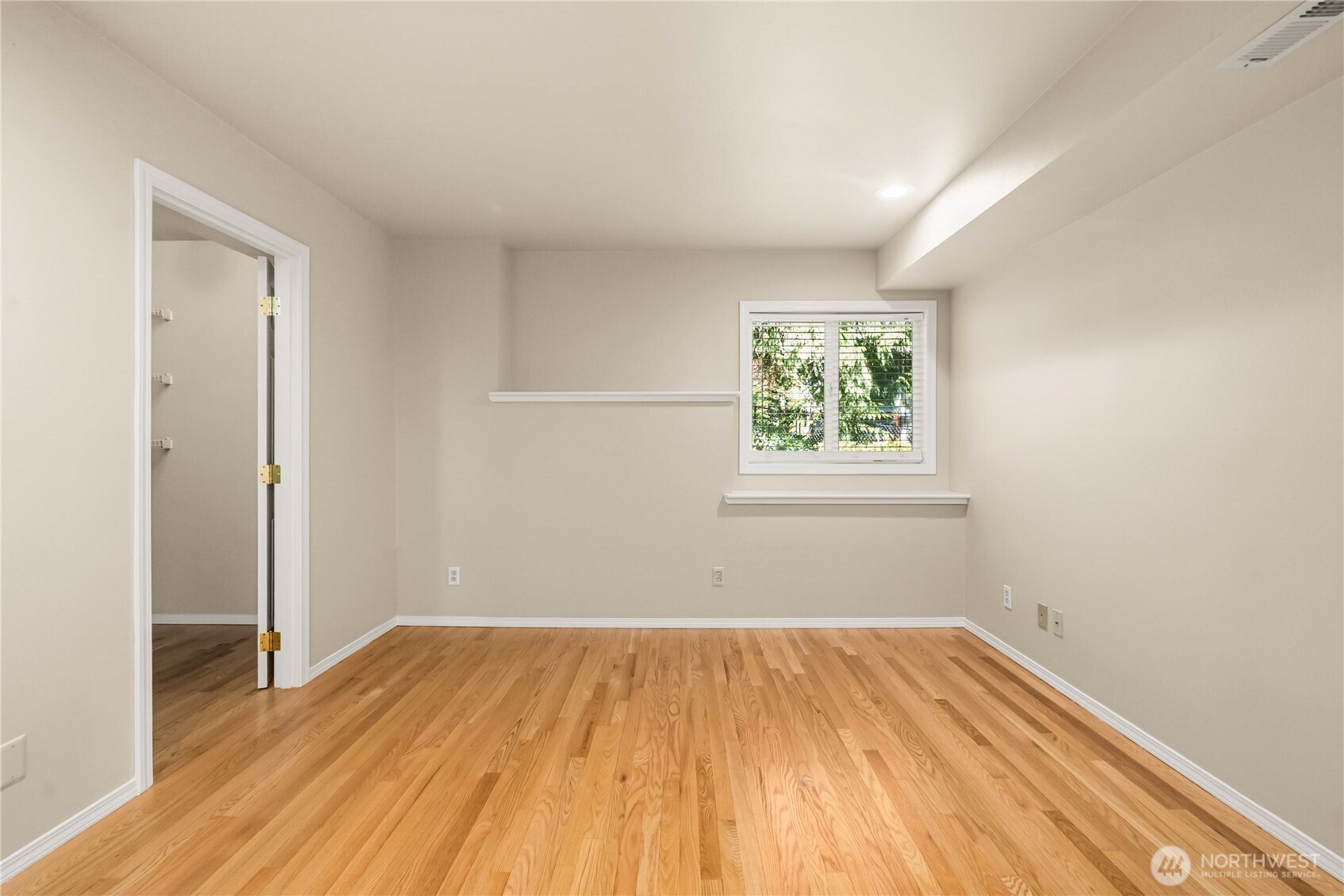 Bonus room- Your private cinema awaits! Featuring built-in surround sound, clean in-wall cable management for the ultimate movie-watching experience.