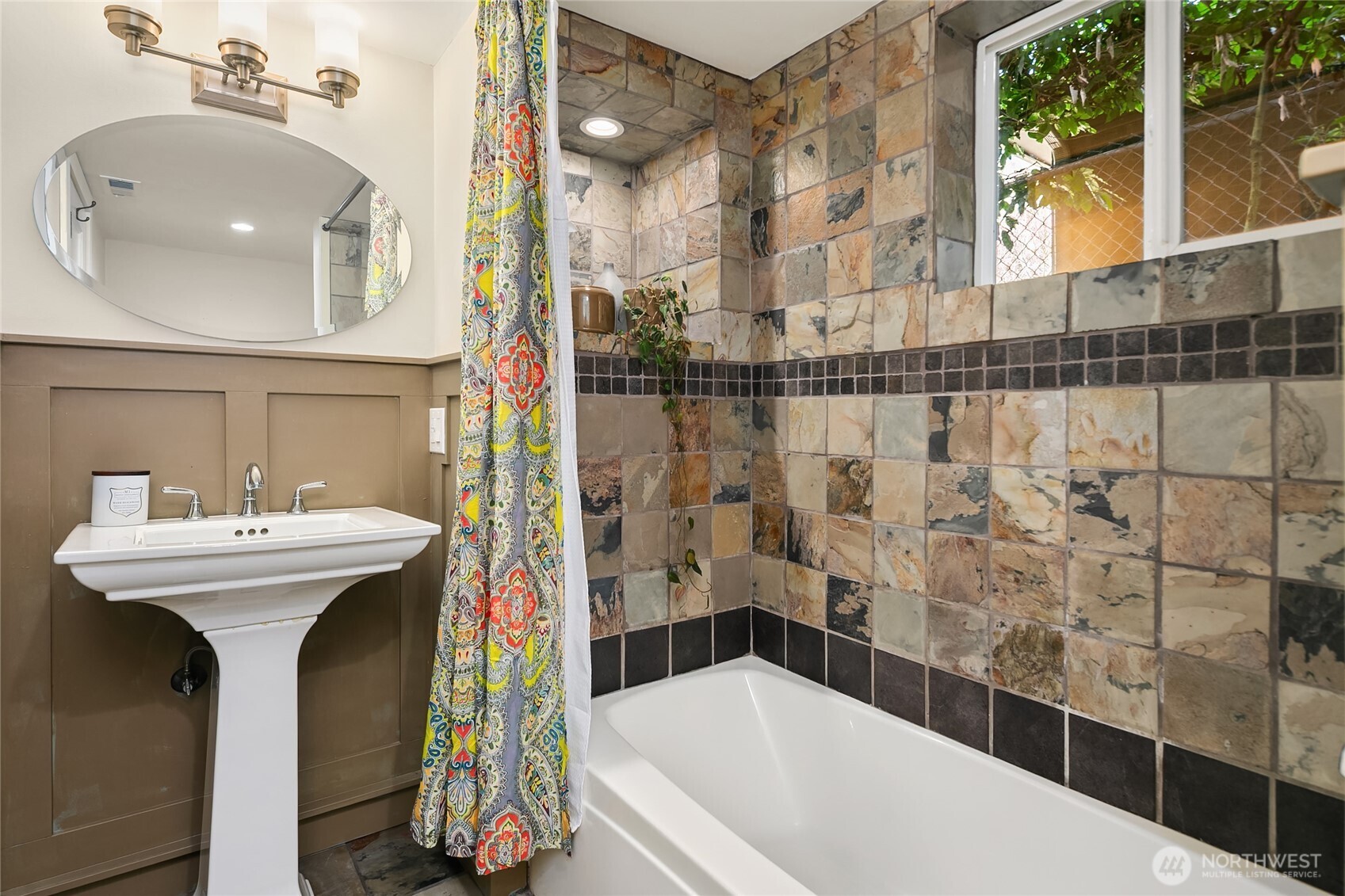 Lower level full bath.