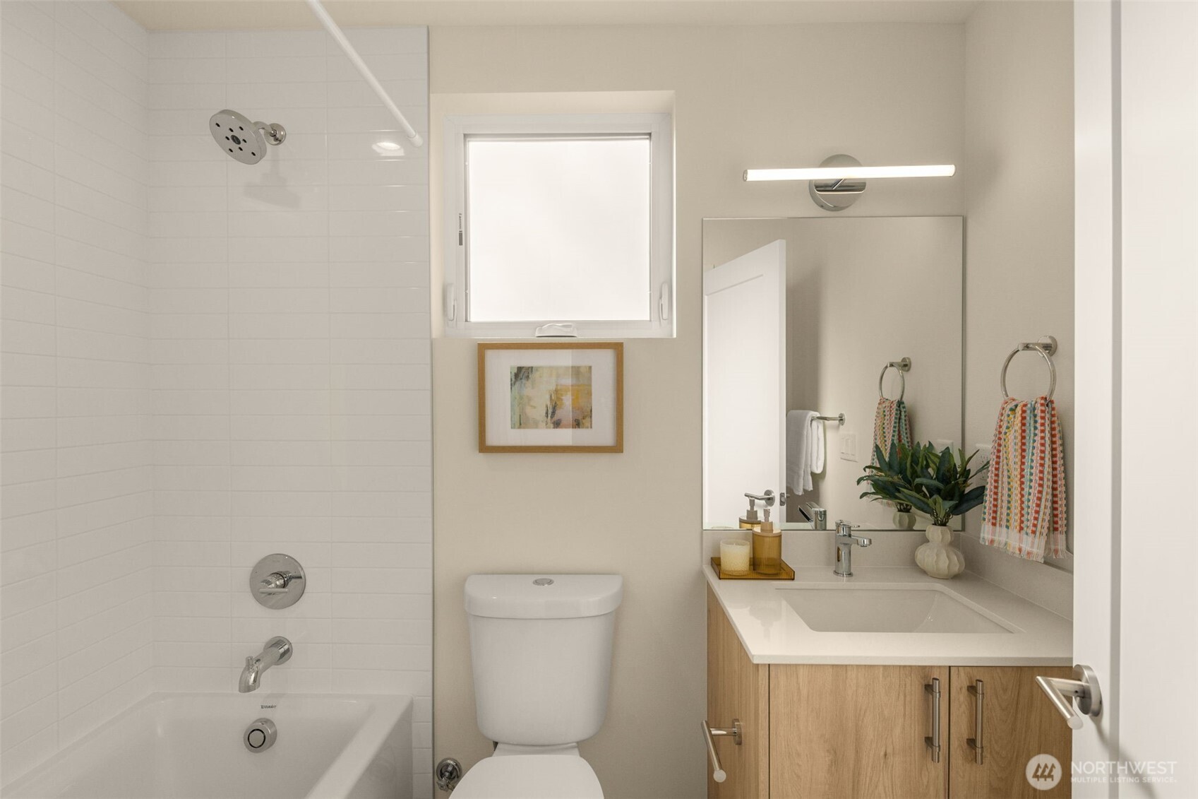 Upper level full bath.