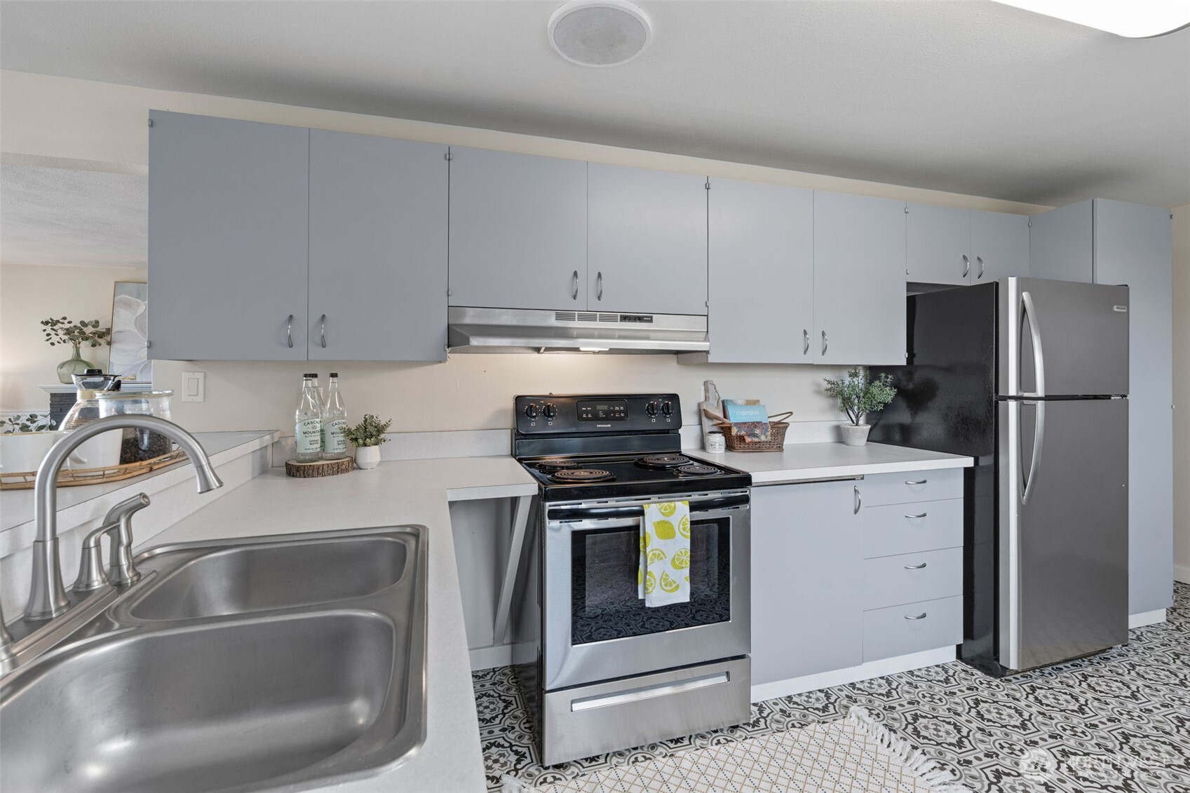 Kitchen  1710 North Bridgeview Drive, Tacoma, WA 98406