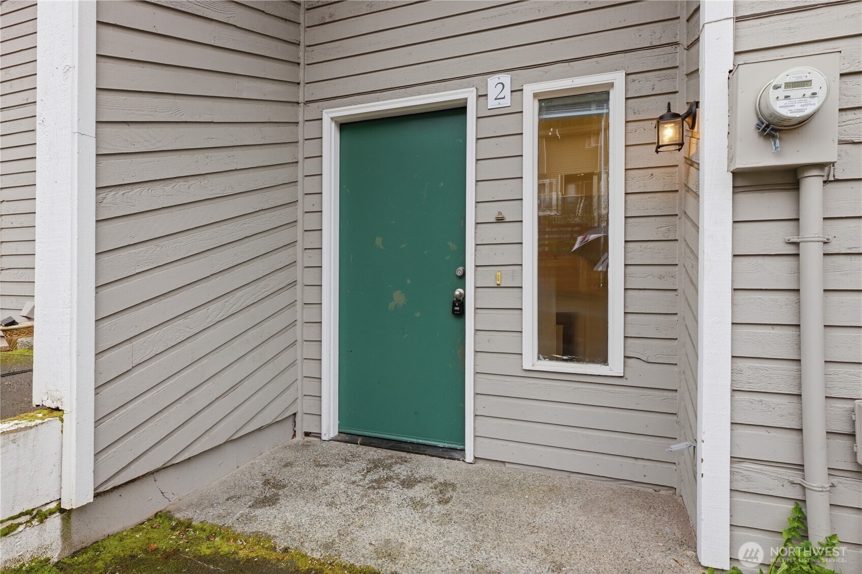 -Step into the warmth of this enchanting condo nestled on Lea Hill, where charm meets convenience.