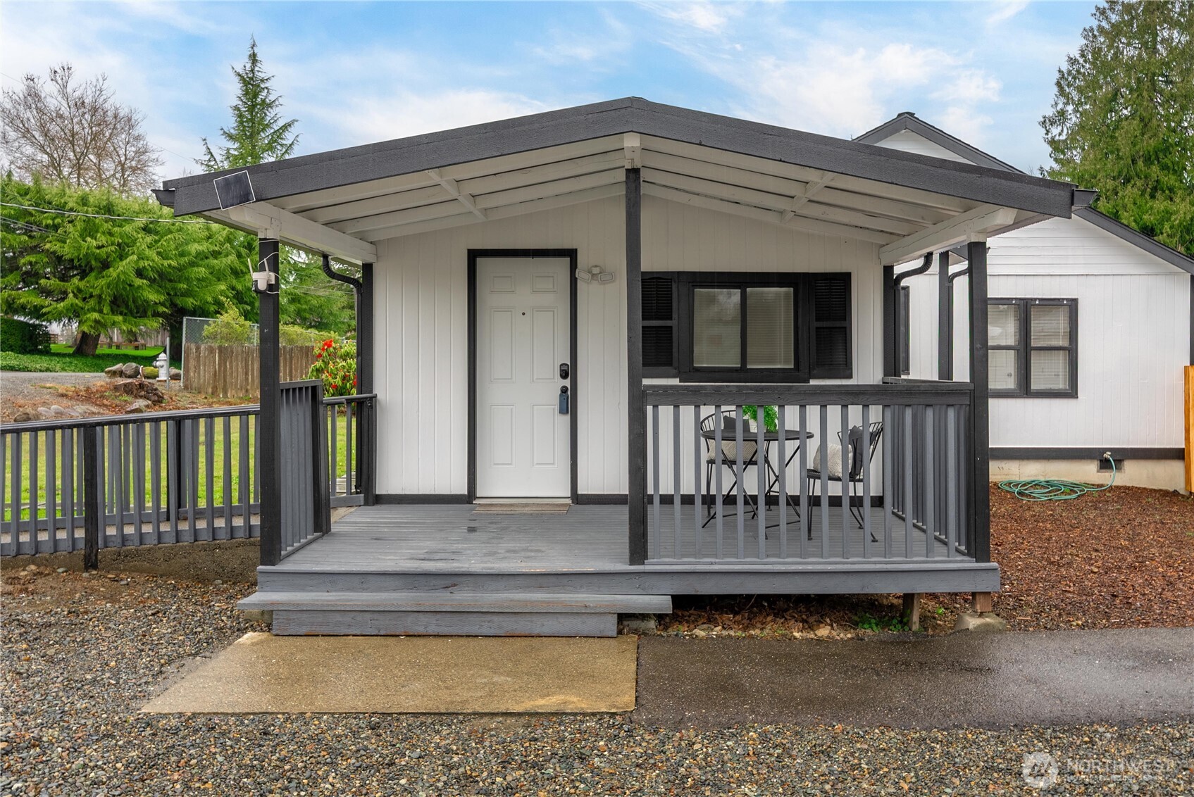 Side entrance with wheelchair ramp