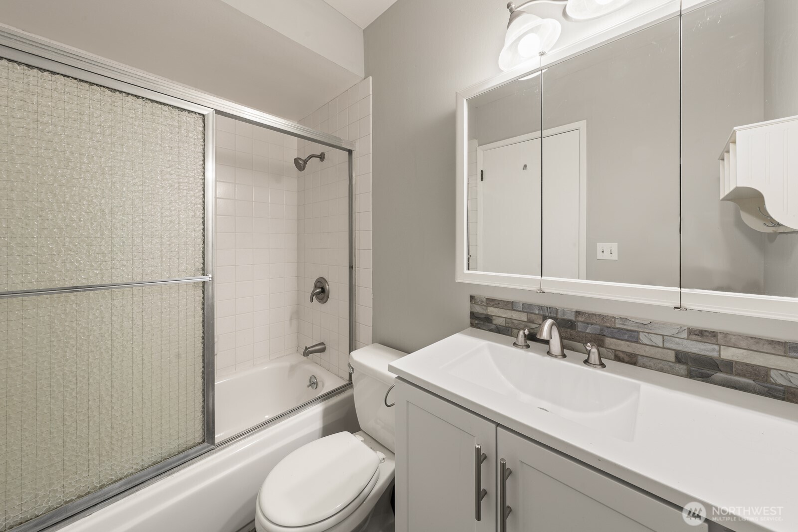 Central bath unstaged