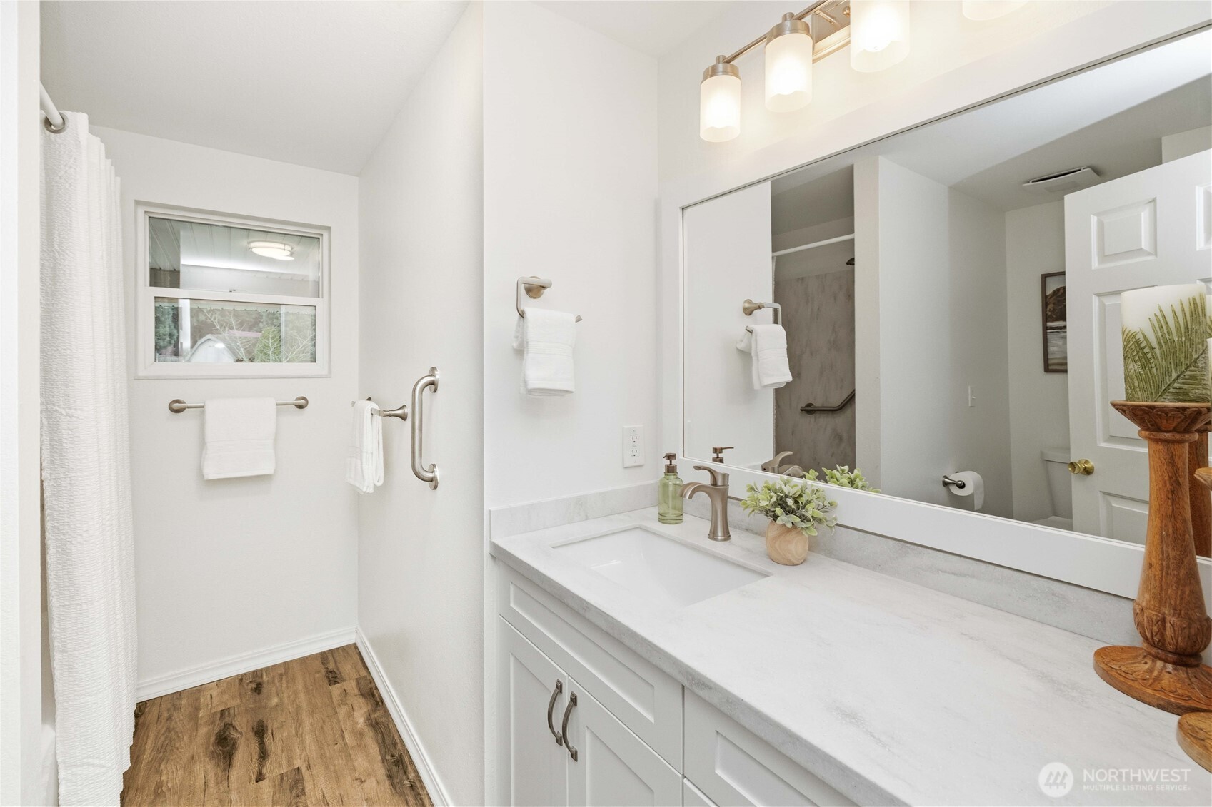 Updated Full Guest Bath