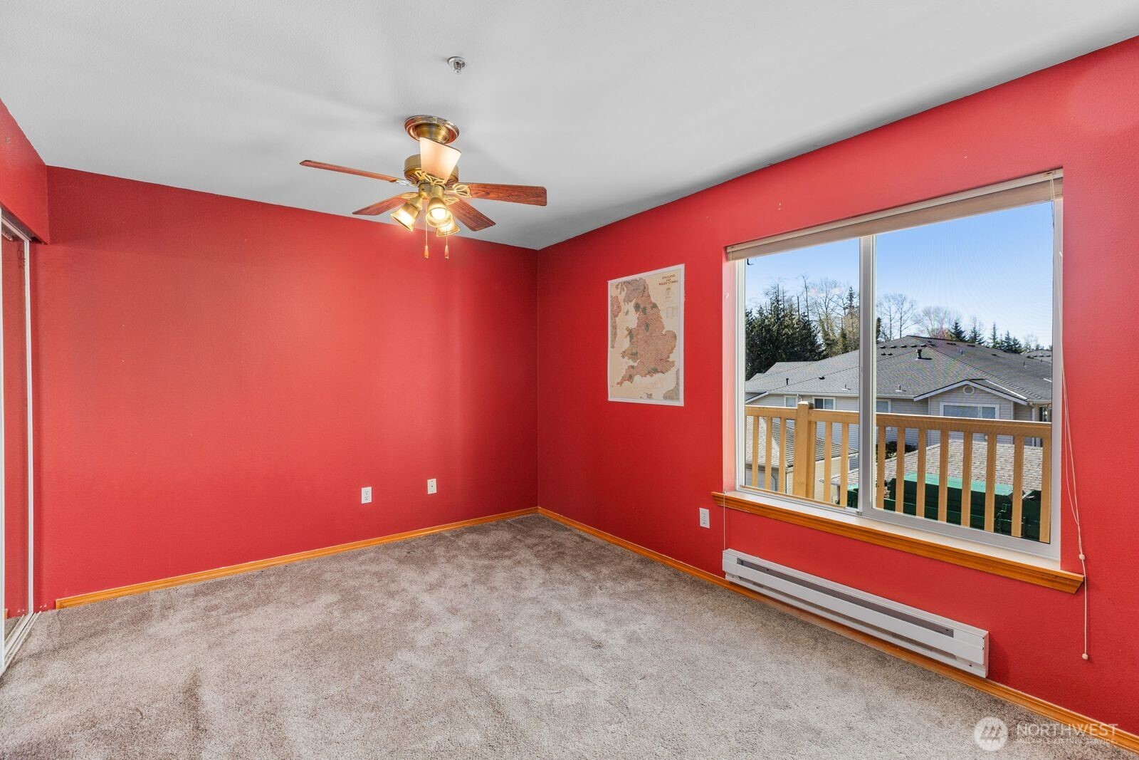 bedroom w/ walk in closet