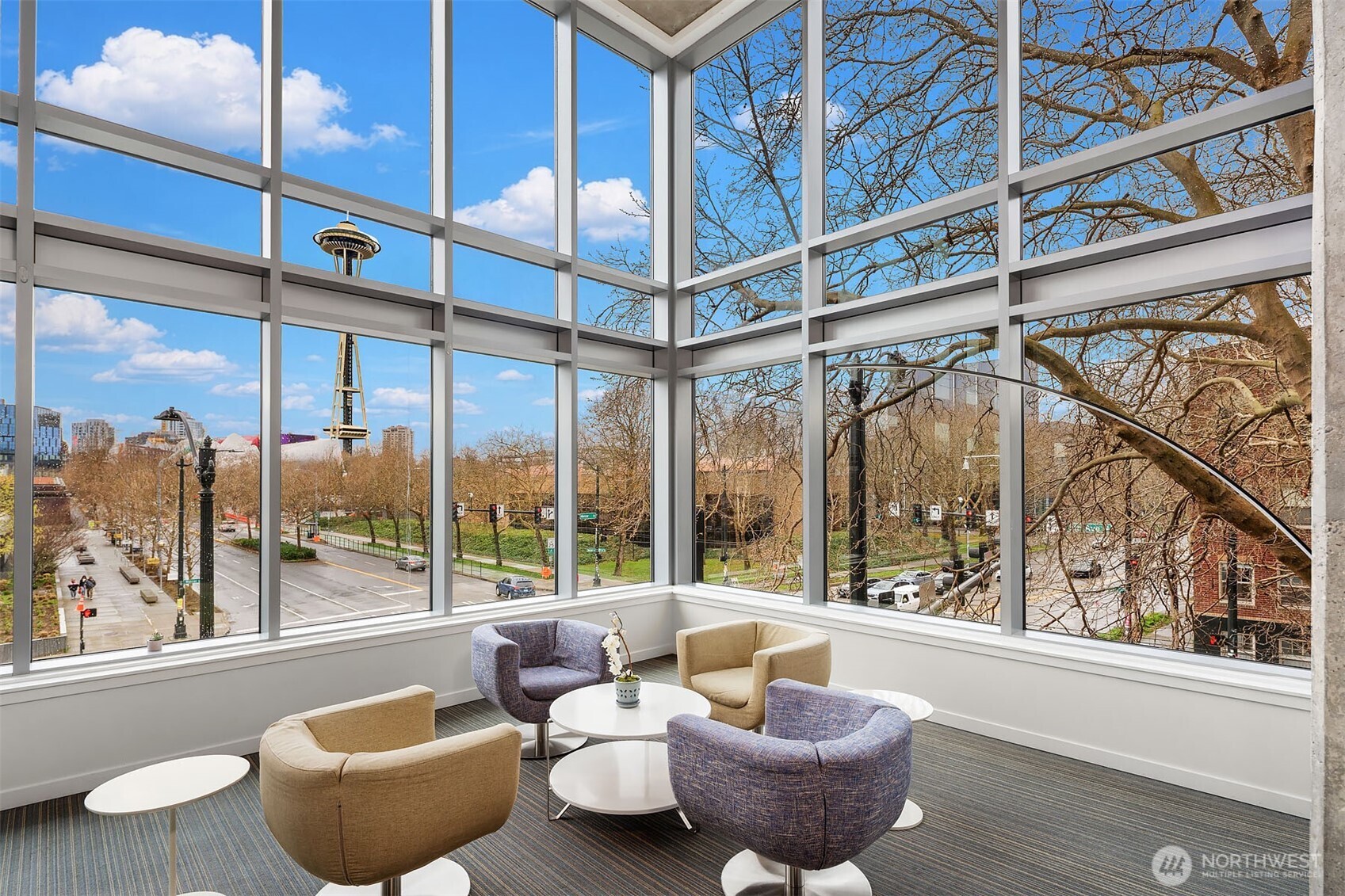 Amenities: Lounge area