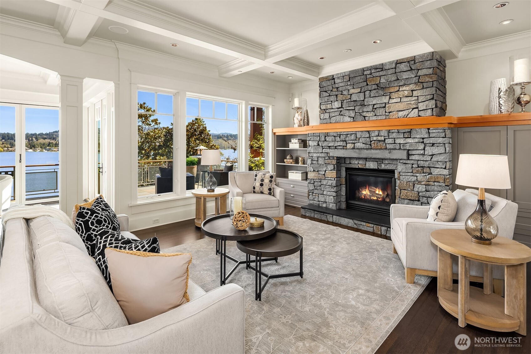 A serene yet open space that pairs sweeping views with a cocoon of comfort delivering both an elevated style and deep restorative feeling of tranquility.