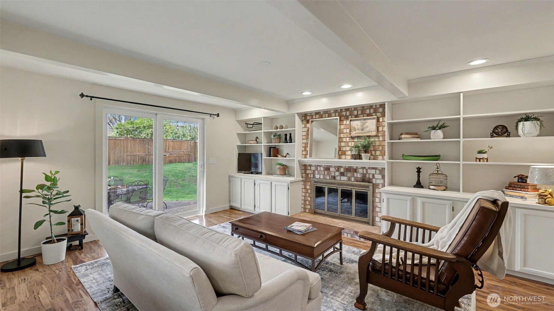 Another angle of the family room Slidim