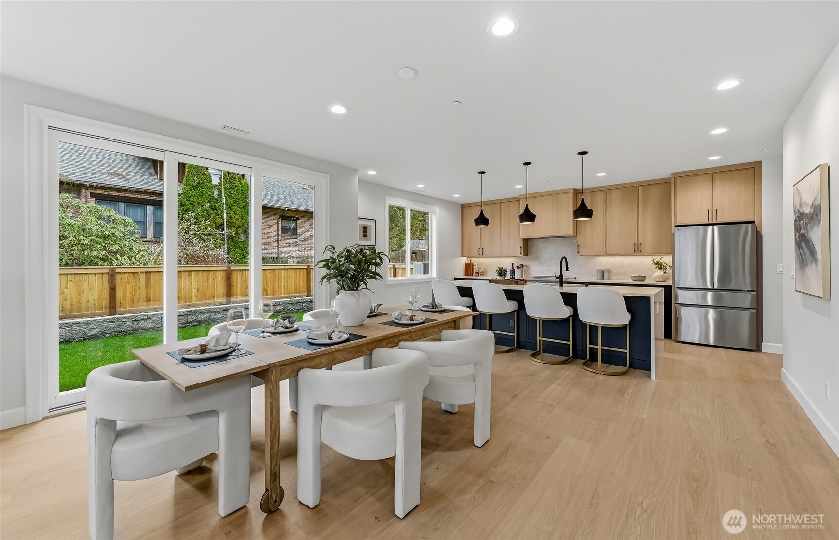 Plenty of room to decorate & entertain