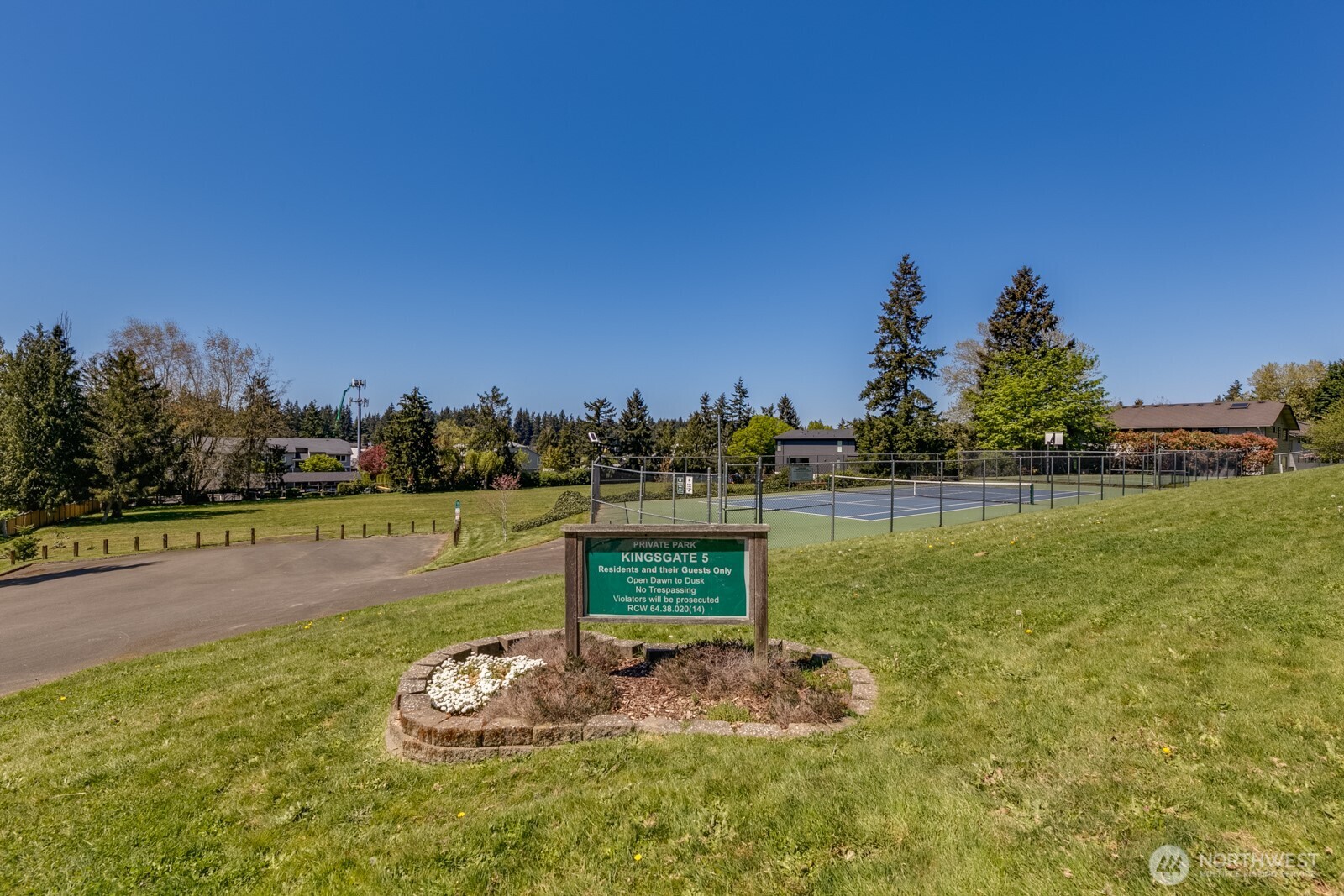 Kingsgate 5 HOA annual dues of $583.00 includes the neighborhood park with sports court.