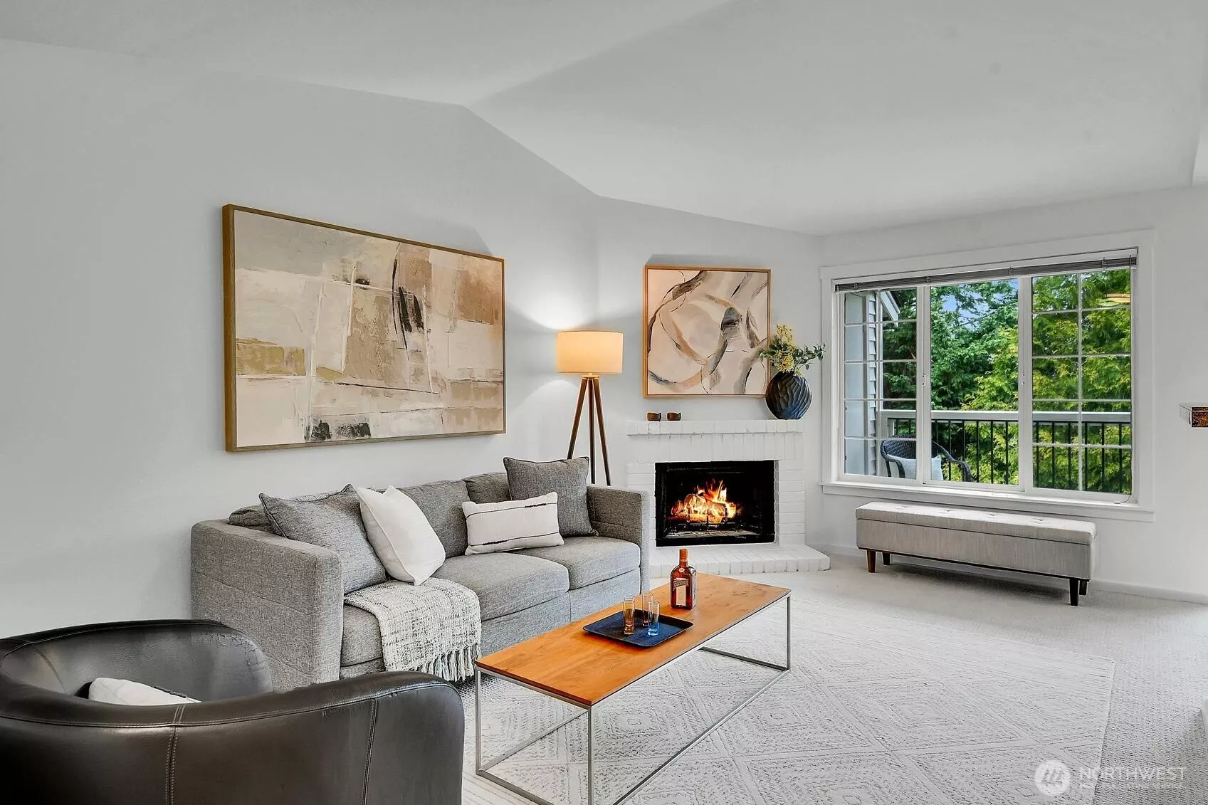 Beautiful Top Floor Condominium