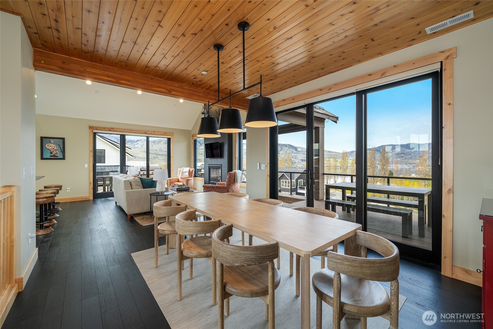 Dining with Nanawall (on upper floor)