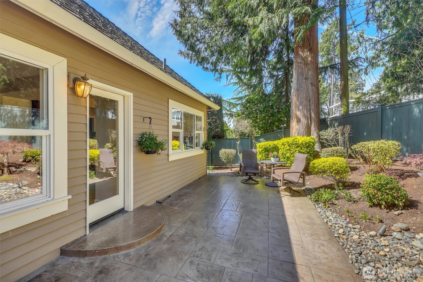 Large patio to enjoy dinner al fresco
