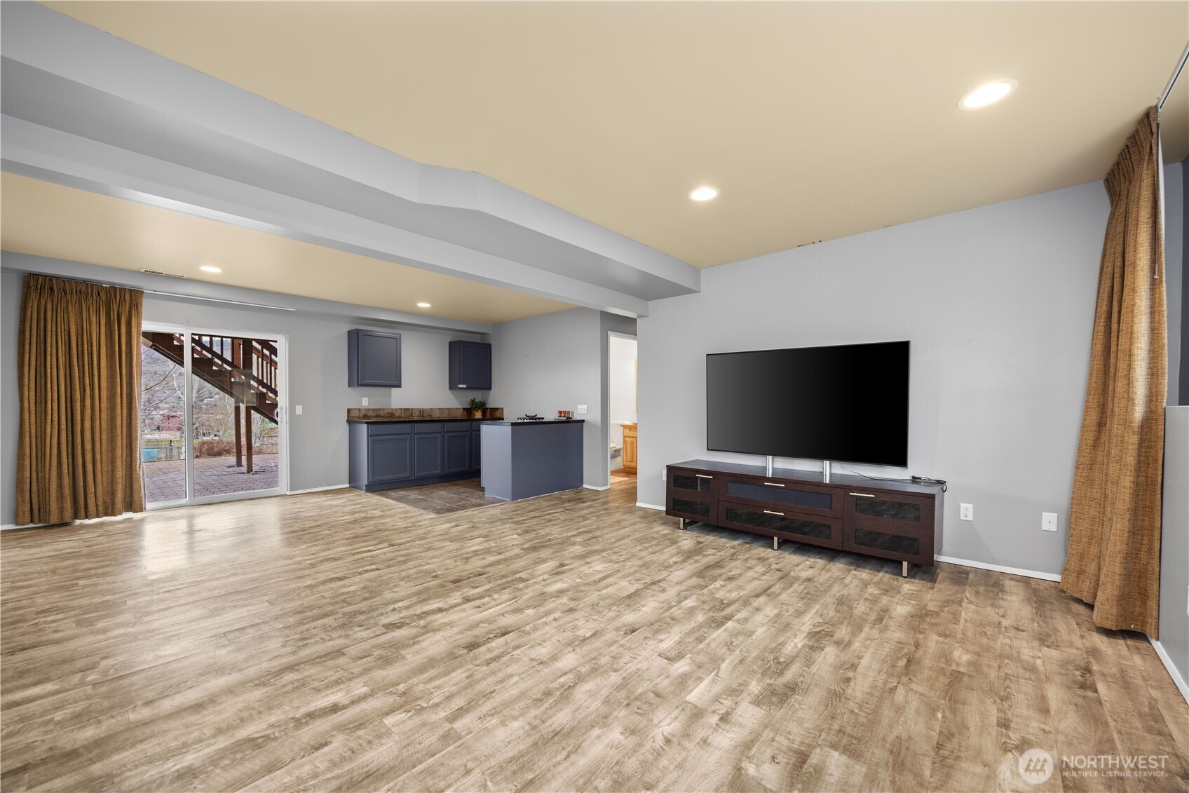 Primary bedroom bathroom and jacuzzi tub