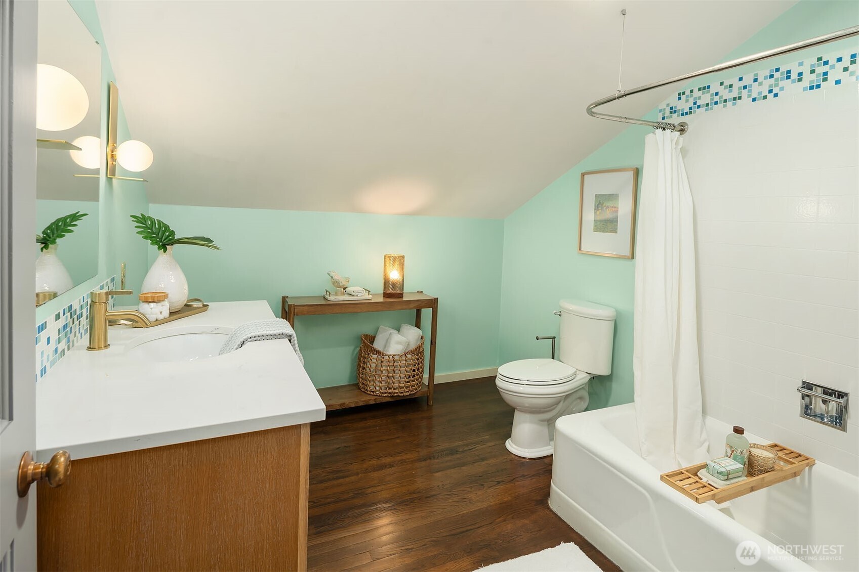 2nd Floor Full Bath in Main House