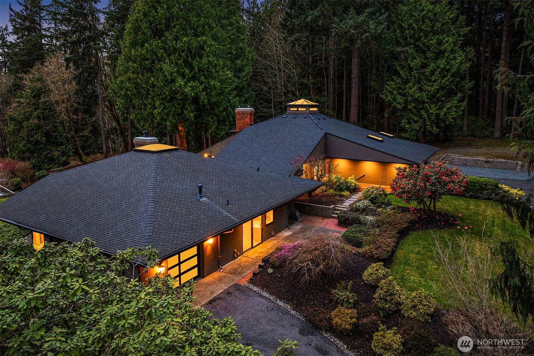 Main house on right 3 Bd/2.25 Bath. Guest house on Left 1Bd/1Ba