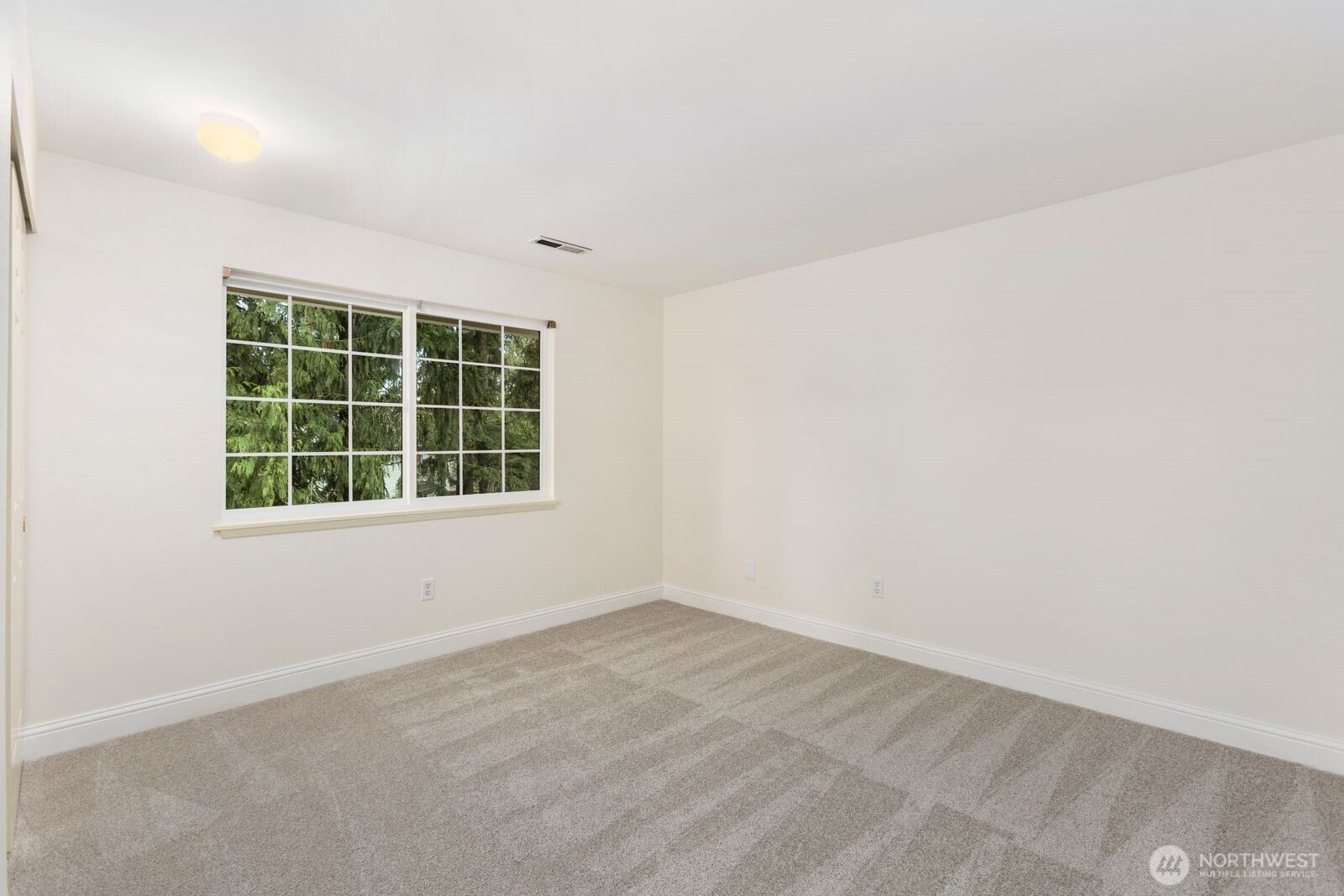 Bedroom 4 with brand new carpet