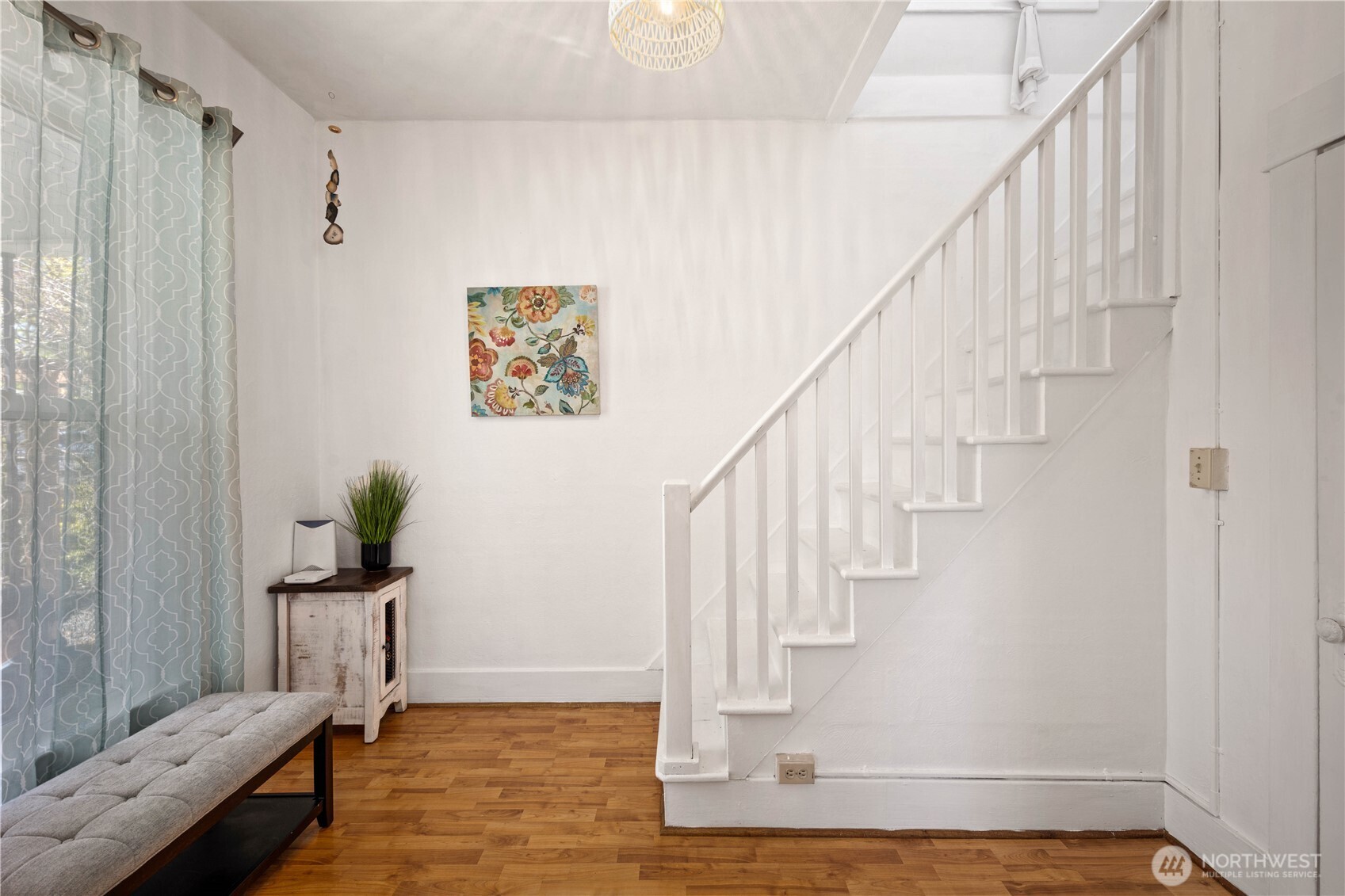 Oversized landing, possibility for small office space