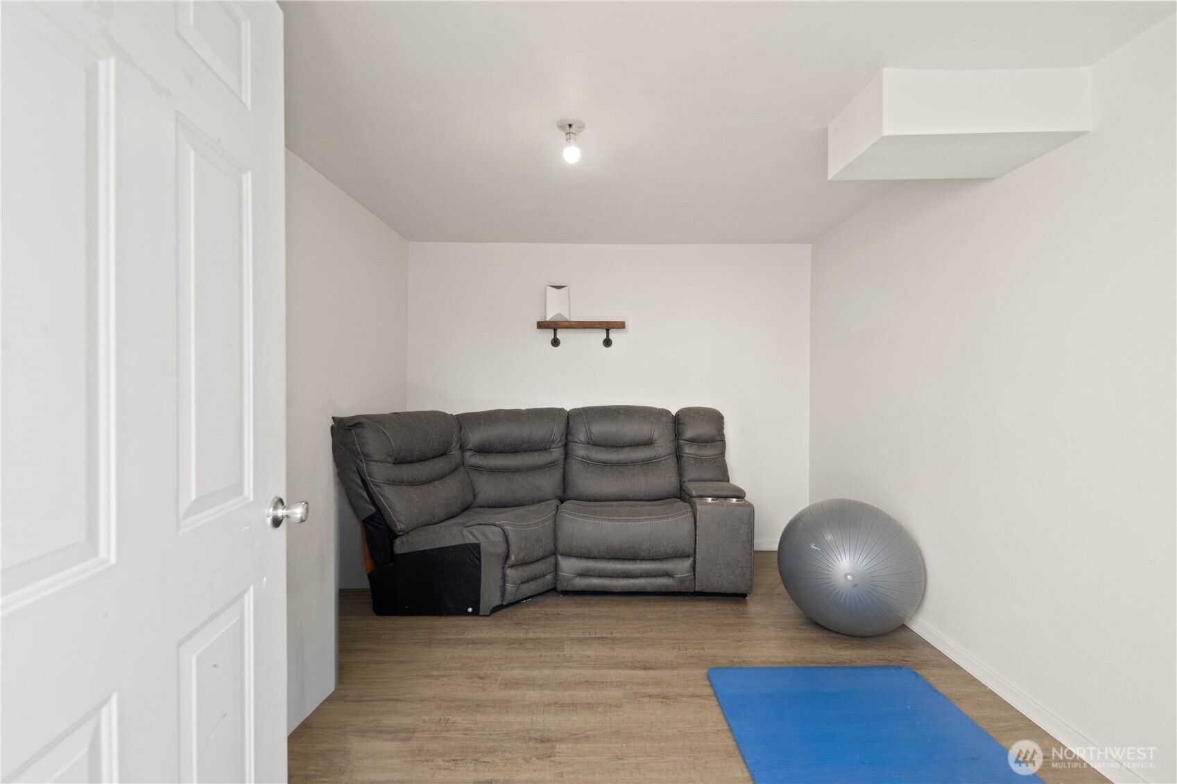 Here is your hobby, gym or office space, independent from main house