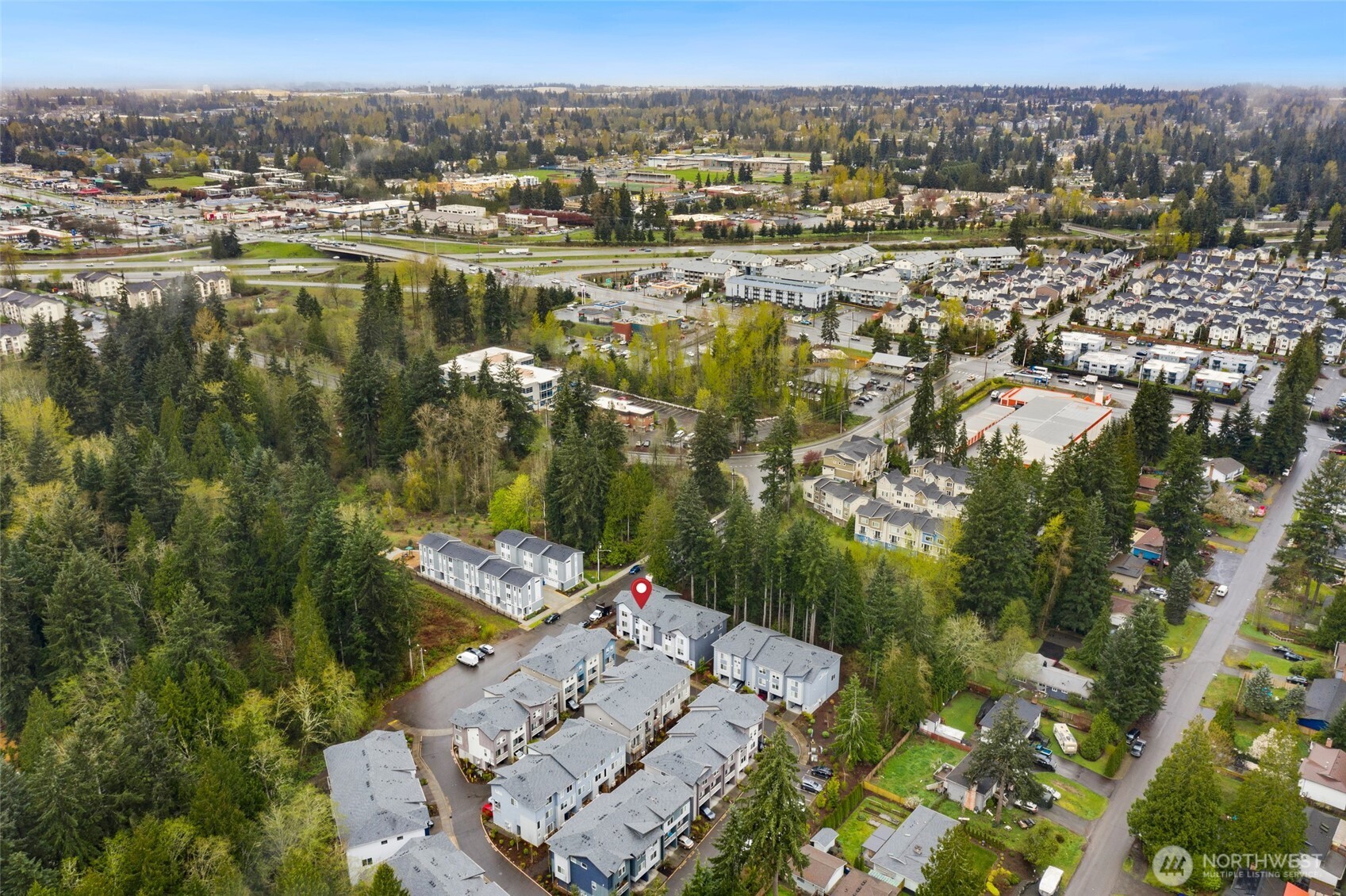 Community is nestled at dead-end street, surrounded by trees. Yet just mins to freeway!