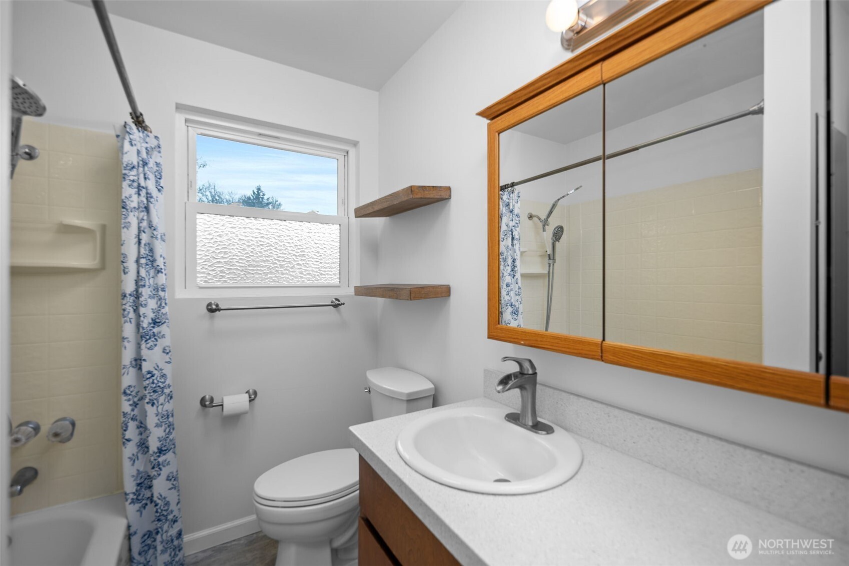 Full bath upstairs