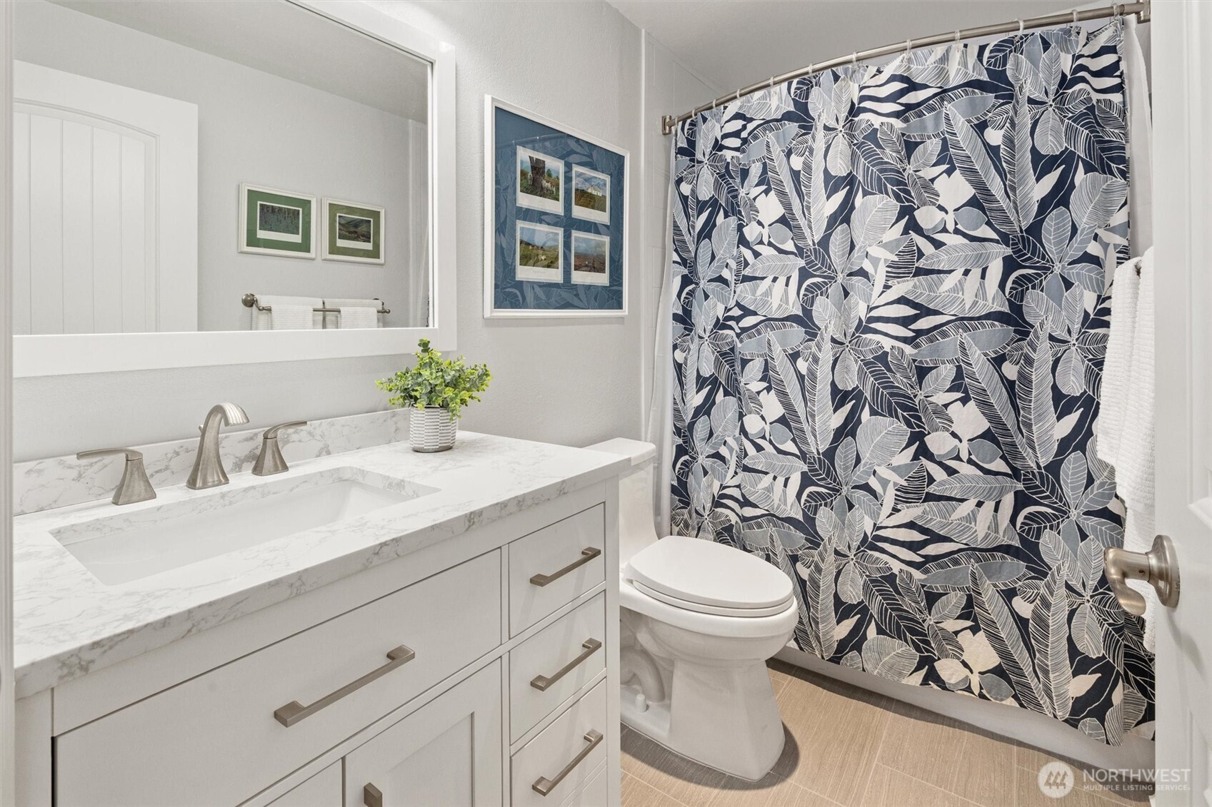 Entry way/Laundry room