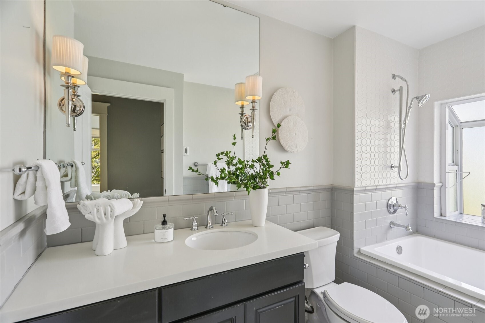 upstairs full bath off hallway