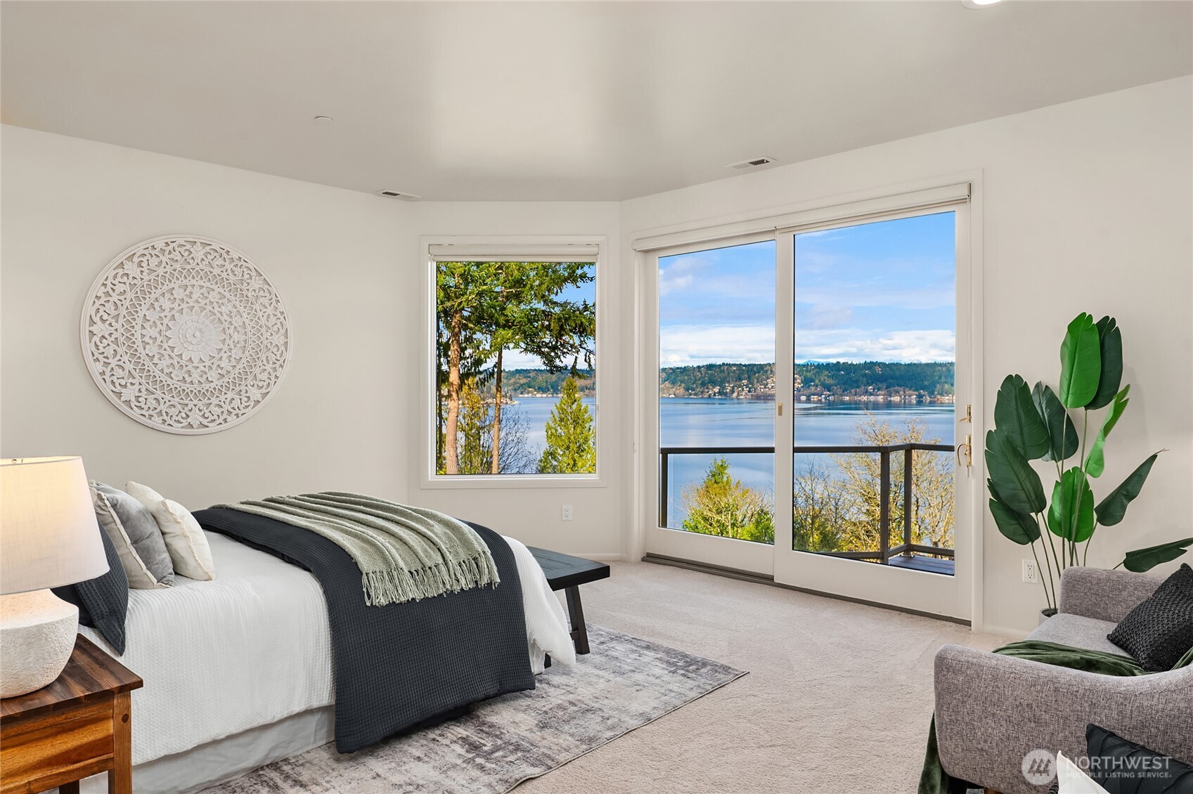 Wake to ever-changing light and sens