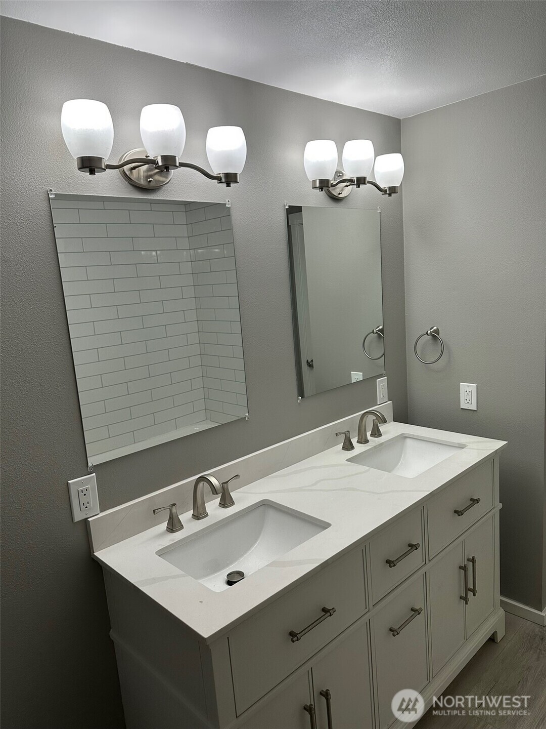 Dual vanity