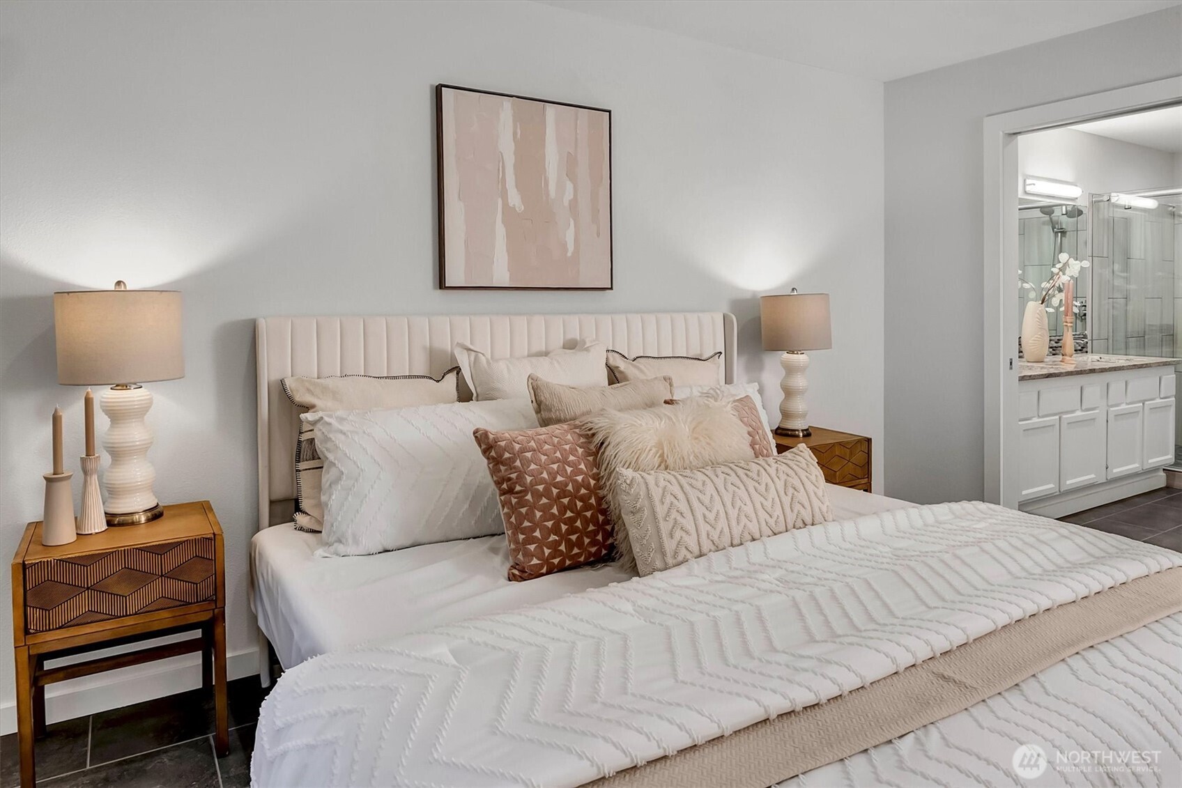 The primary en'suite w/adjacent and beautifully remodeled 5pc spa bath + walk in closet. Custom tile floors and fresh paint leave nothing to do but move in and love living in this perfect home in Walnut Hills.