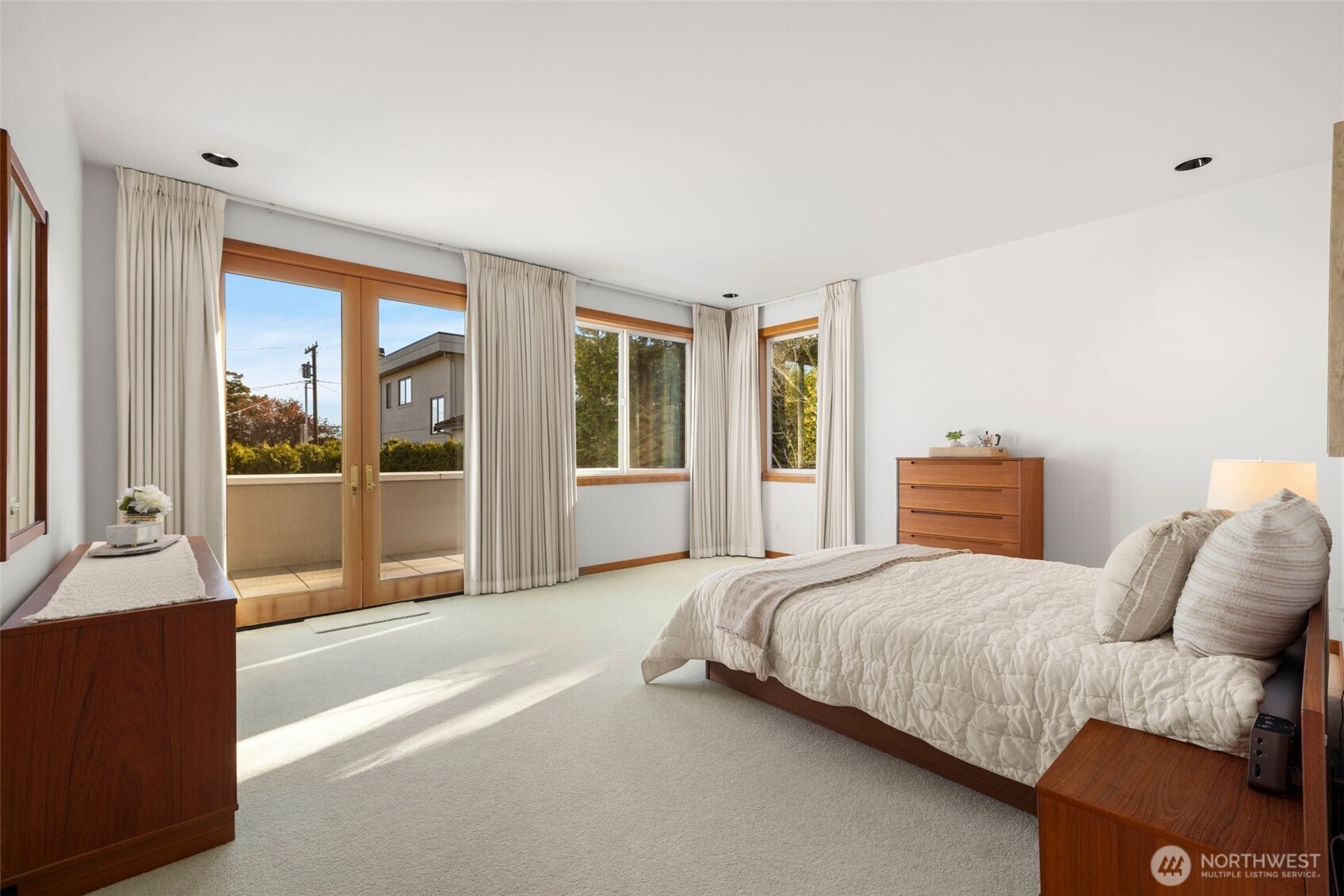 Primary suite with en-suite bath