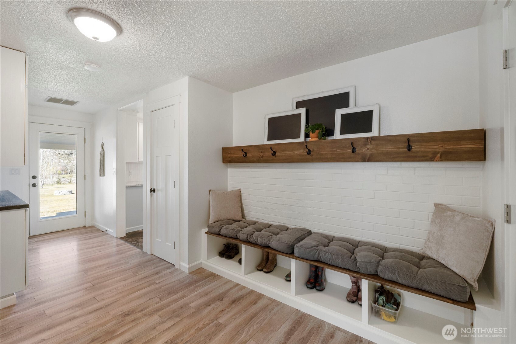Mudroom built in bench and storage
