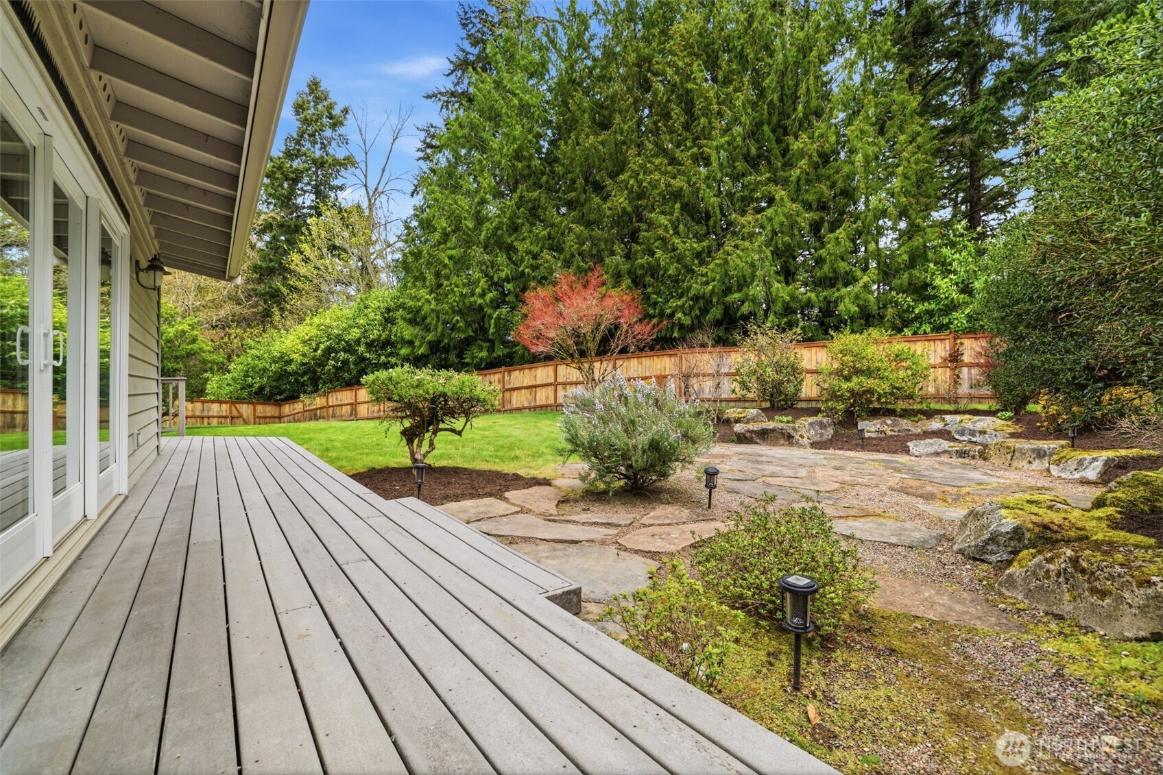 Composite deck perfect for outdoor entertaining
