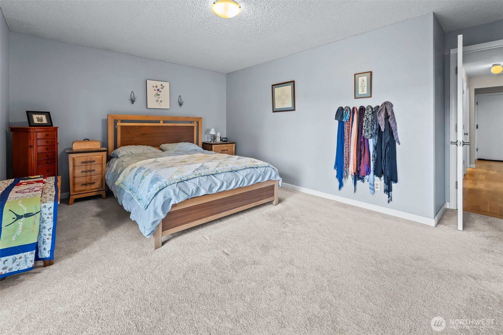 primary has walk in closet