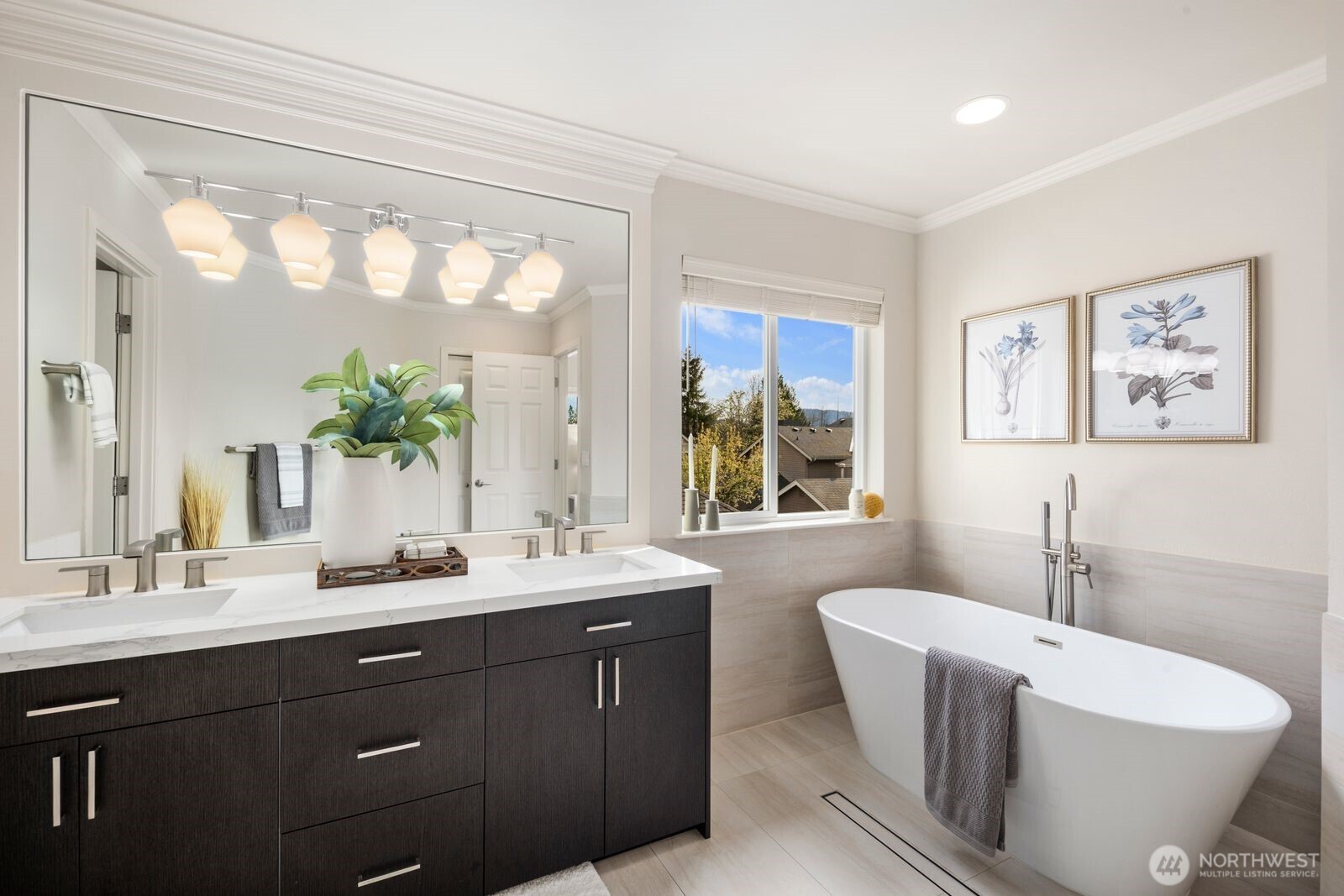 Beautiful free-standing tub.