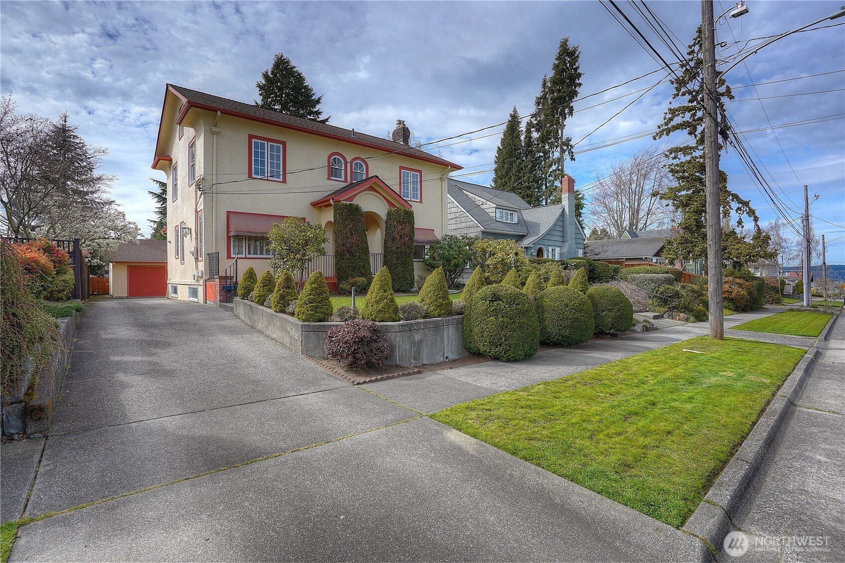 She's gorgeous and practical- look at all that parking- on street, in long driveway, or in the large 2 car garage.