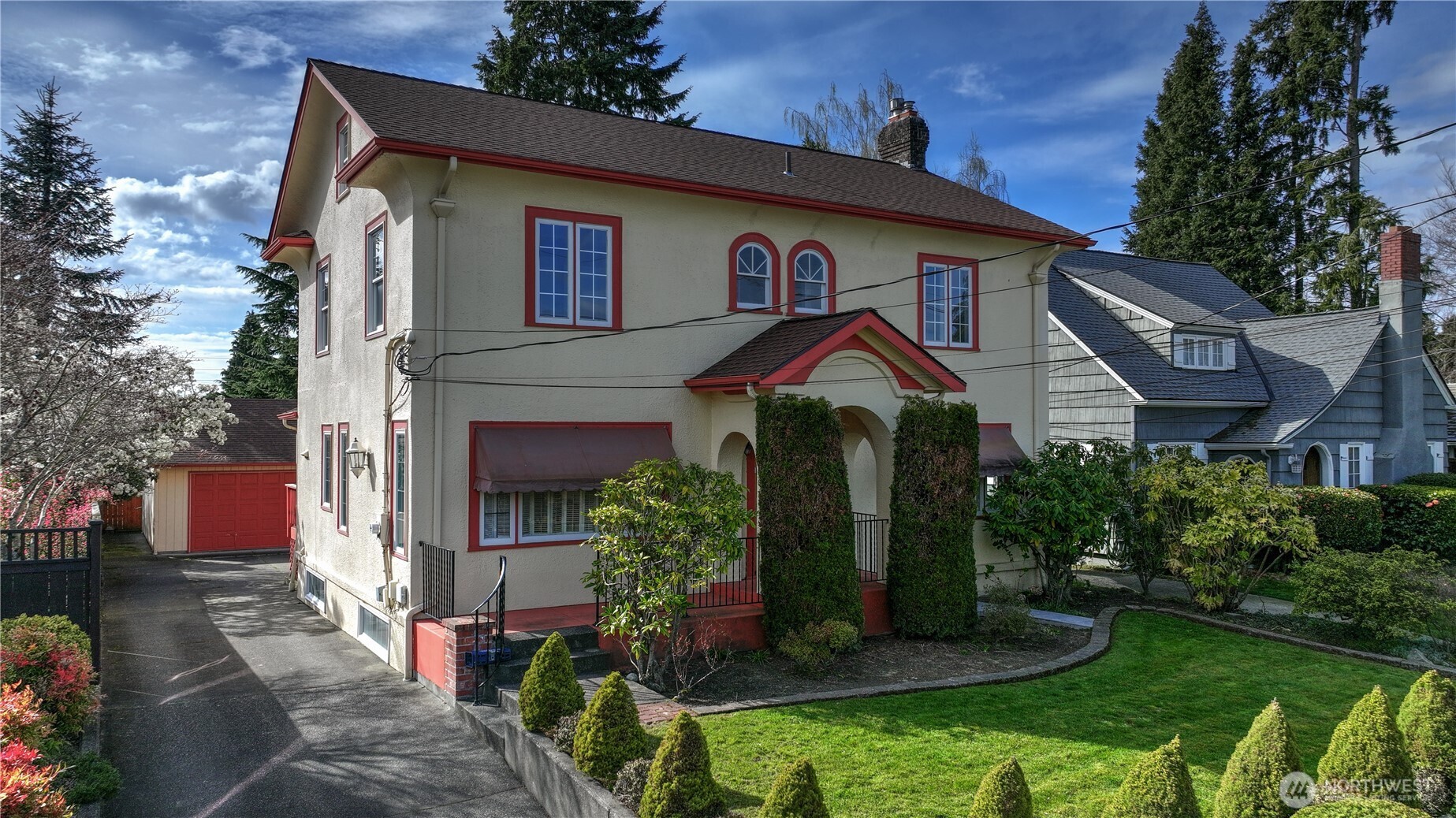 Gorgeous landscaping.