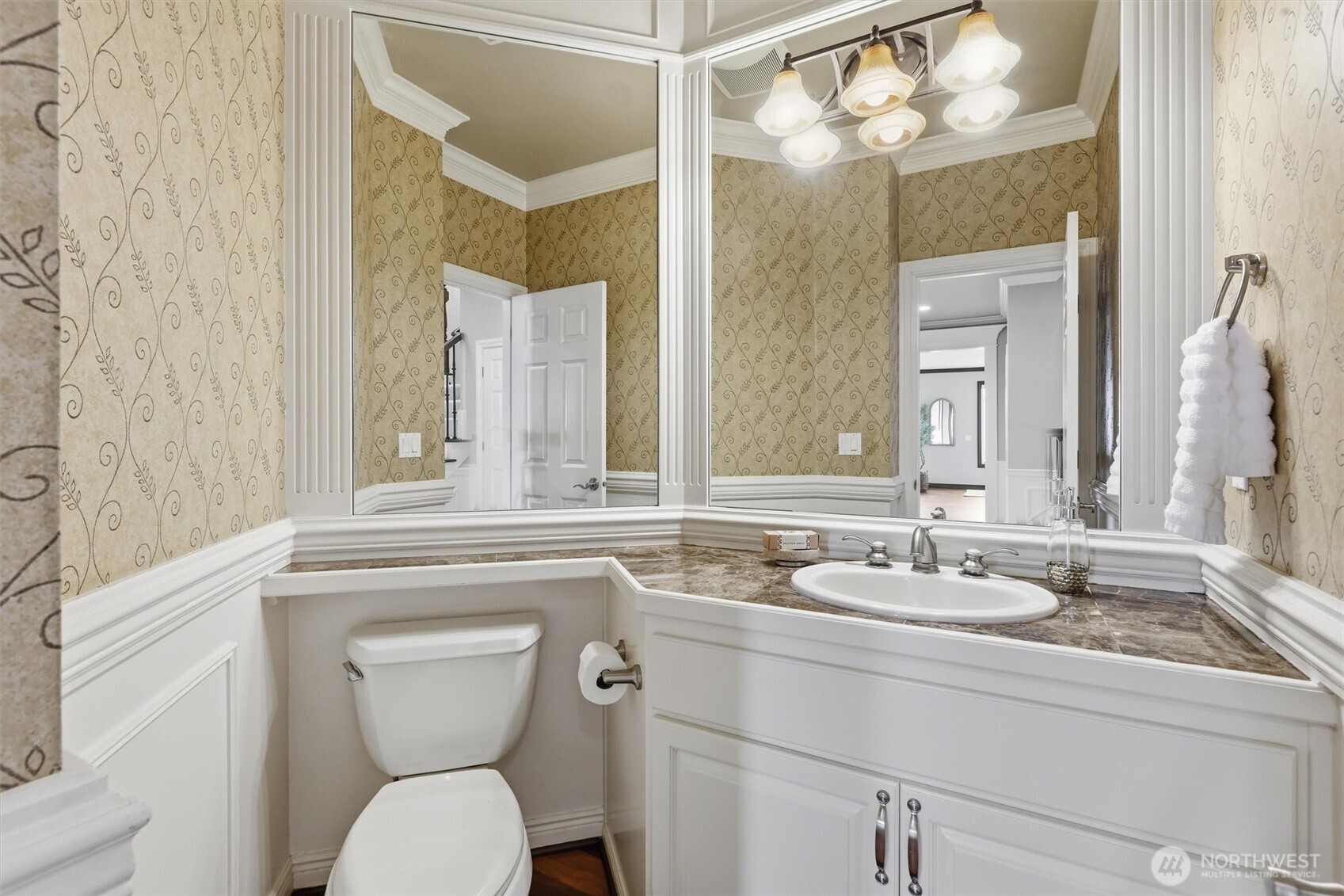 Main level powder bath.