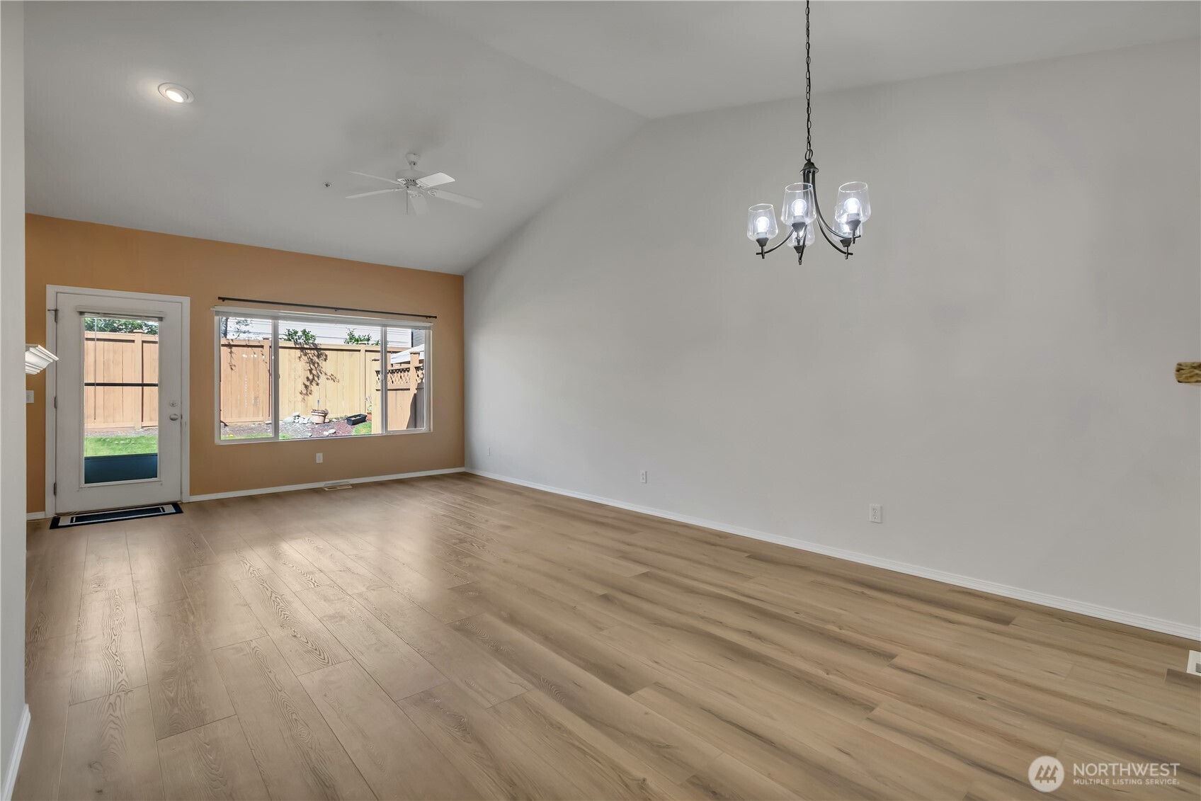 Big open concept living space with vaulted ceilings, feels very spacious ~