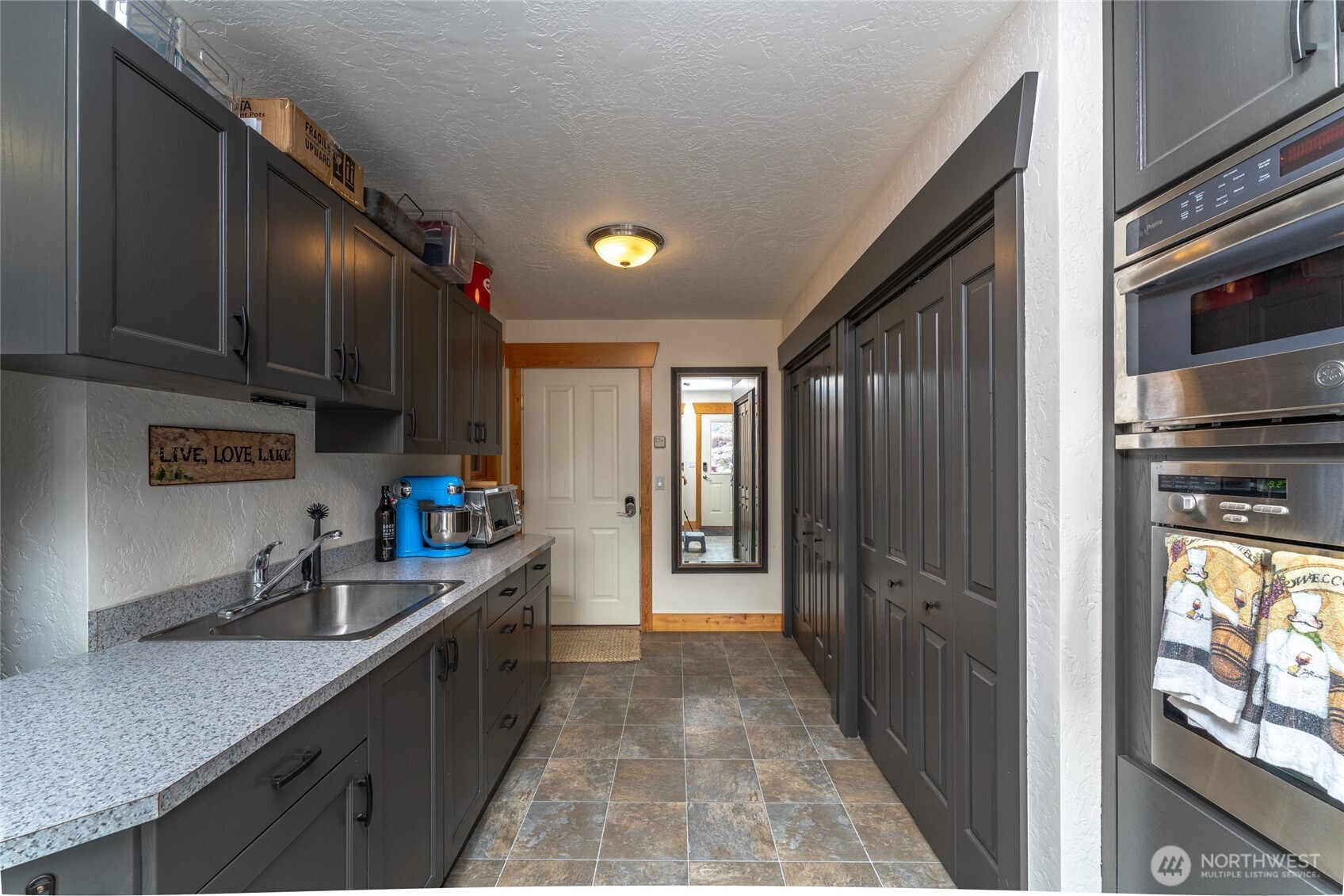 Main Floor Laundry & Butlers Pantry