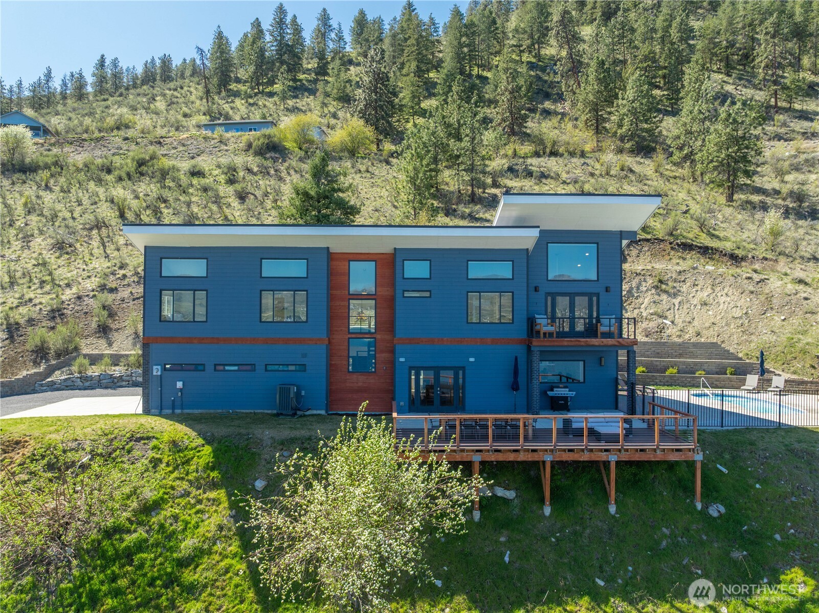 Stunning contemporary home overlooking Lake Chelan.