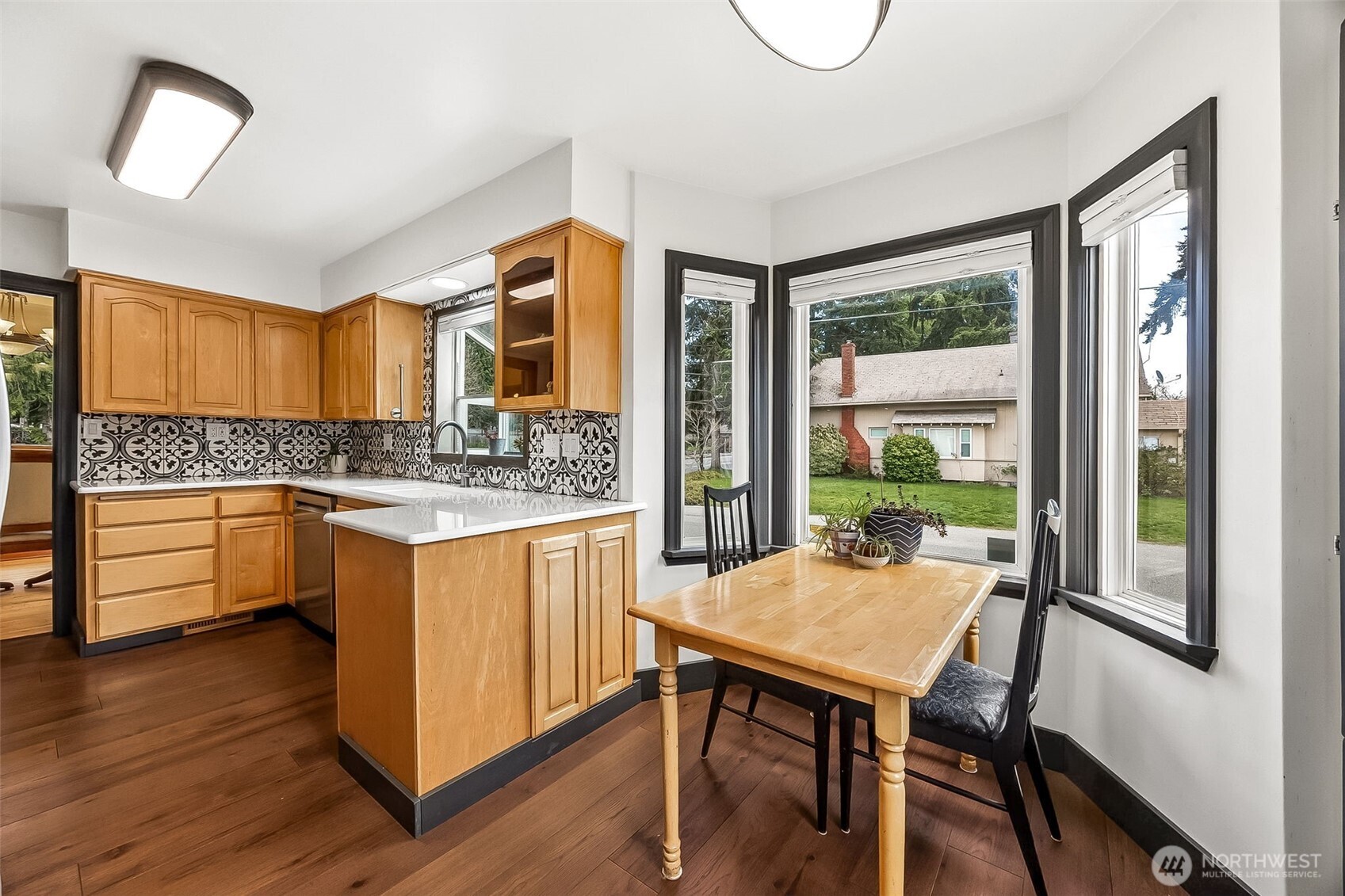 Sunny breakfast nook.